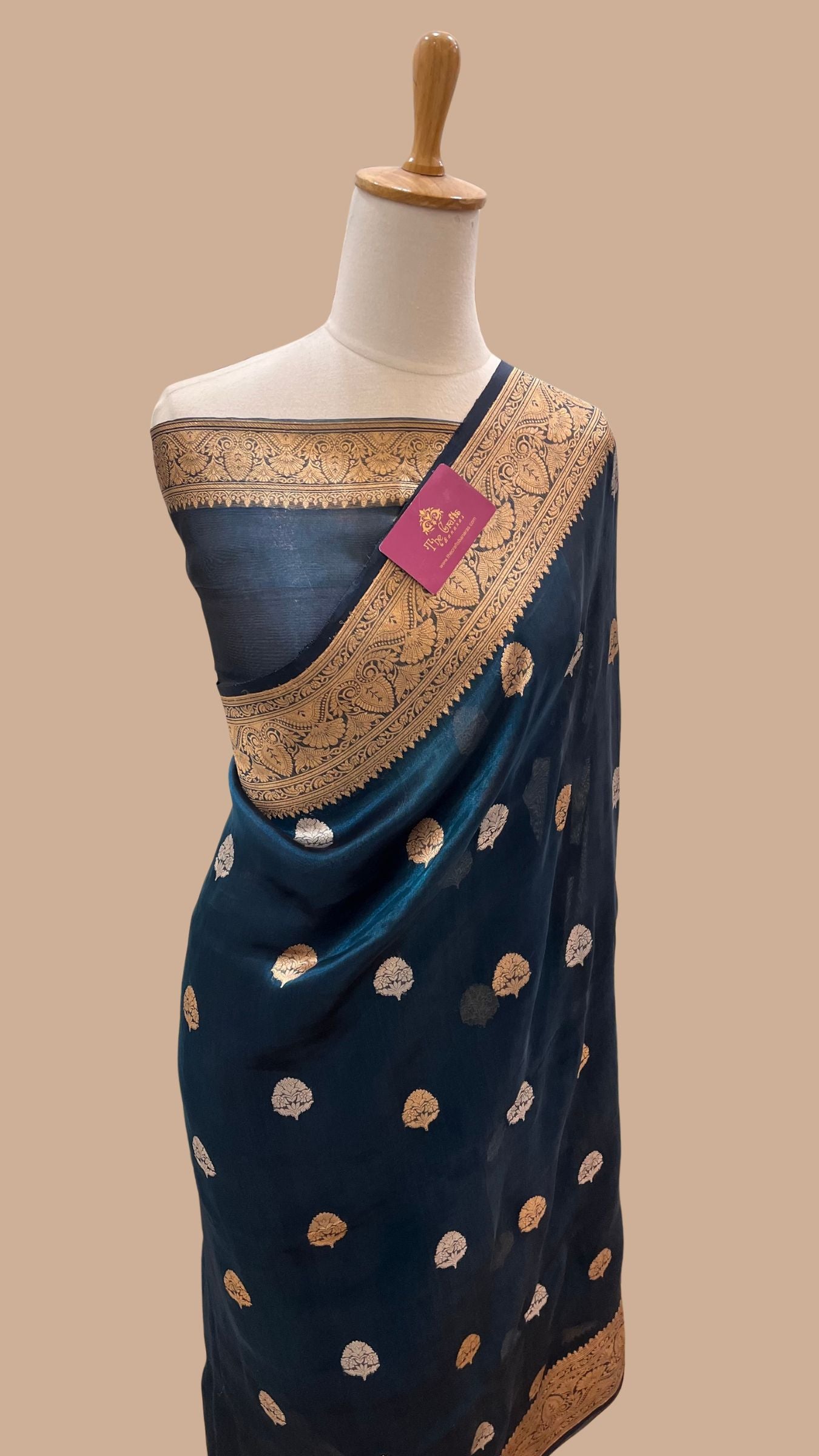 Pure Tissue Silk Handloom Banarasi Saree - with kadhua motifs