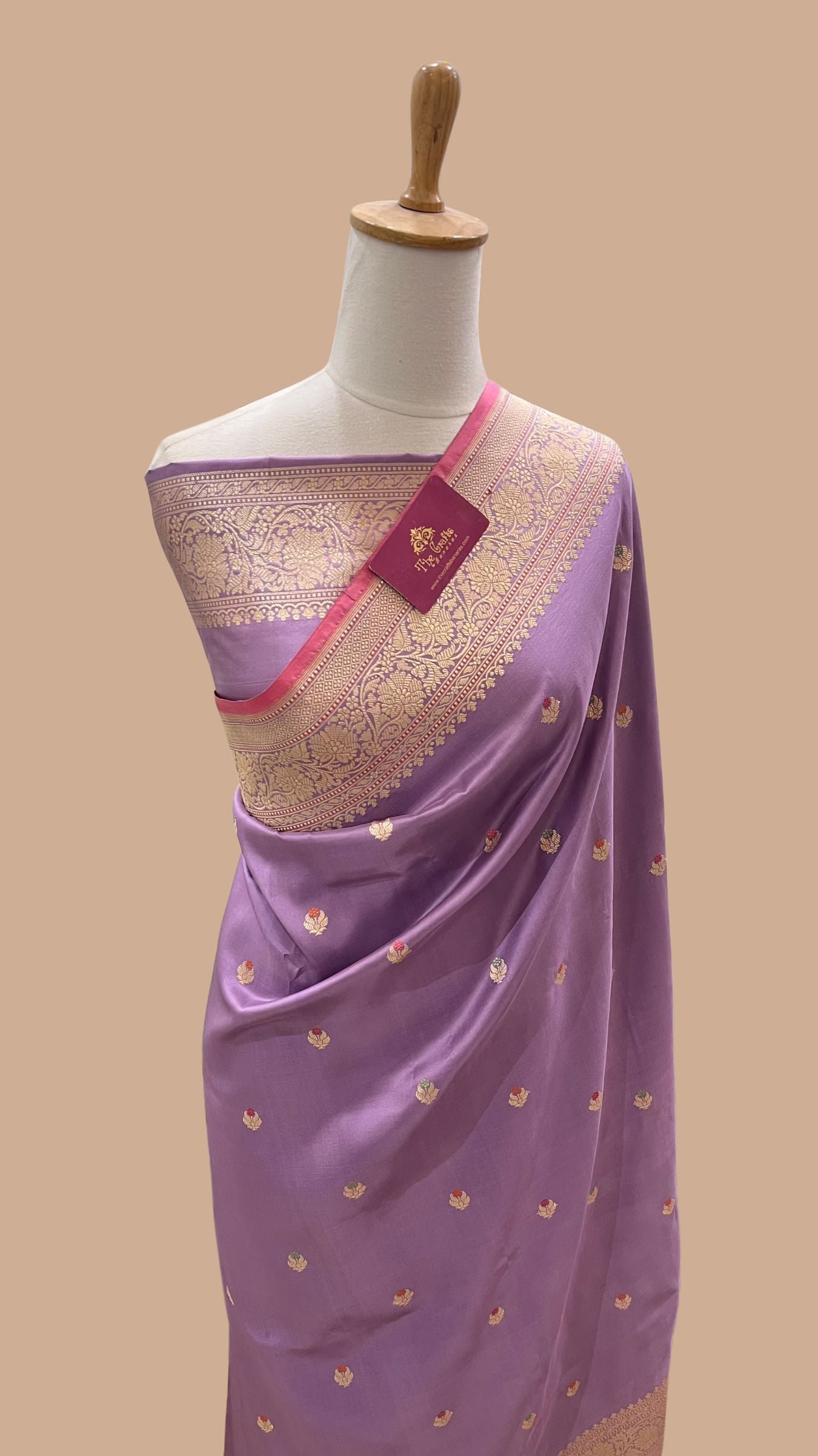 Pure Katan Silk Handloom Banarasi Saree - with kadhua meenakari motifs