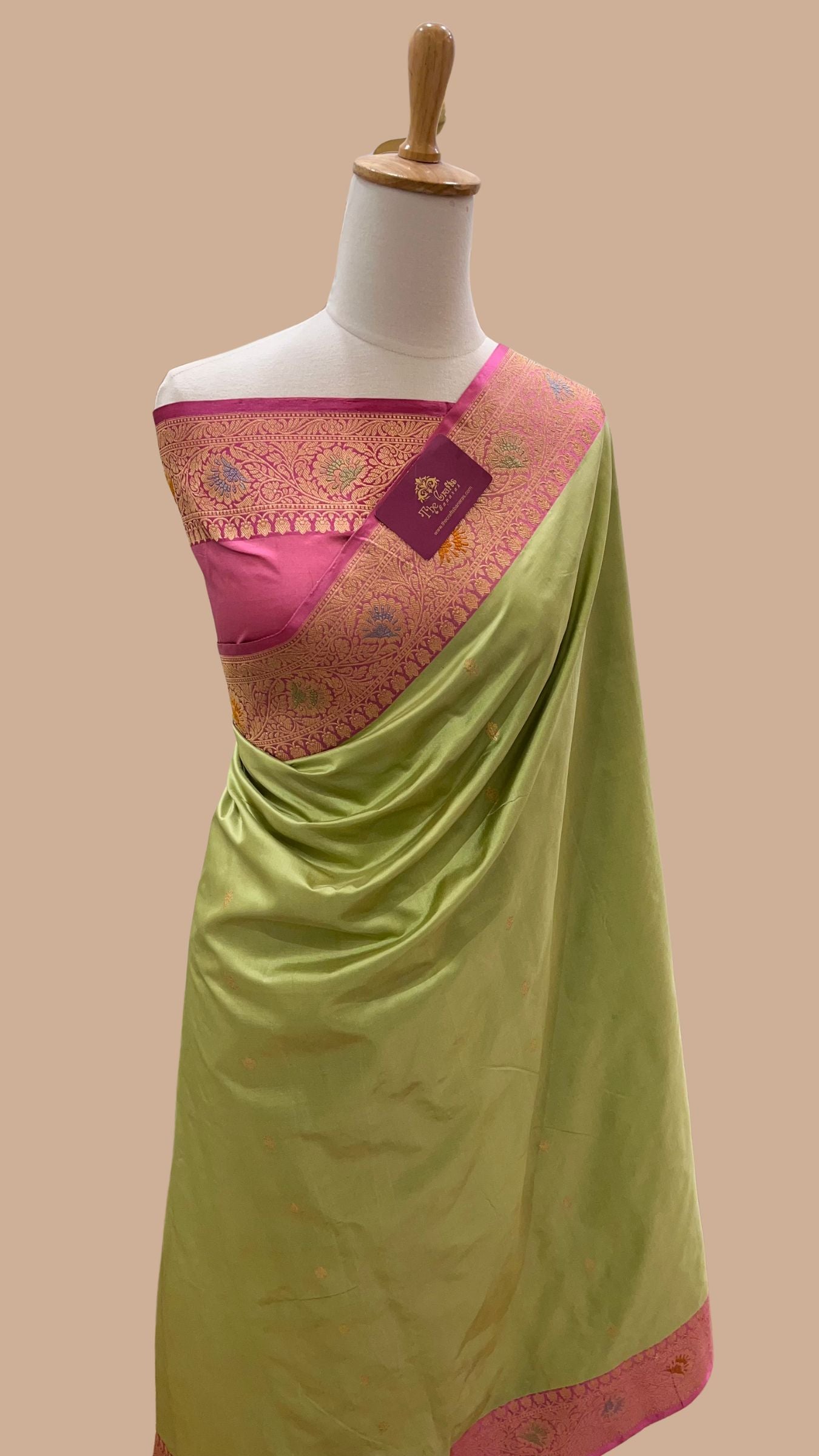 Pure Katan Silk Handloom Banarasi Saree - with kadhua motifs