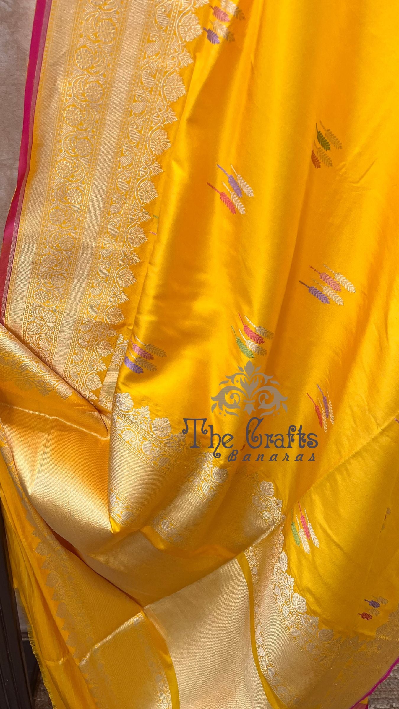 Pure Katan Silk Handloom Banarasi Saree - with meenakari kadhua motifs