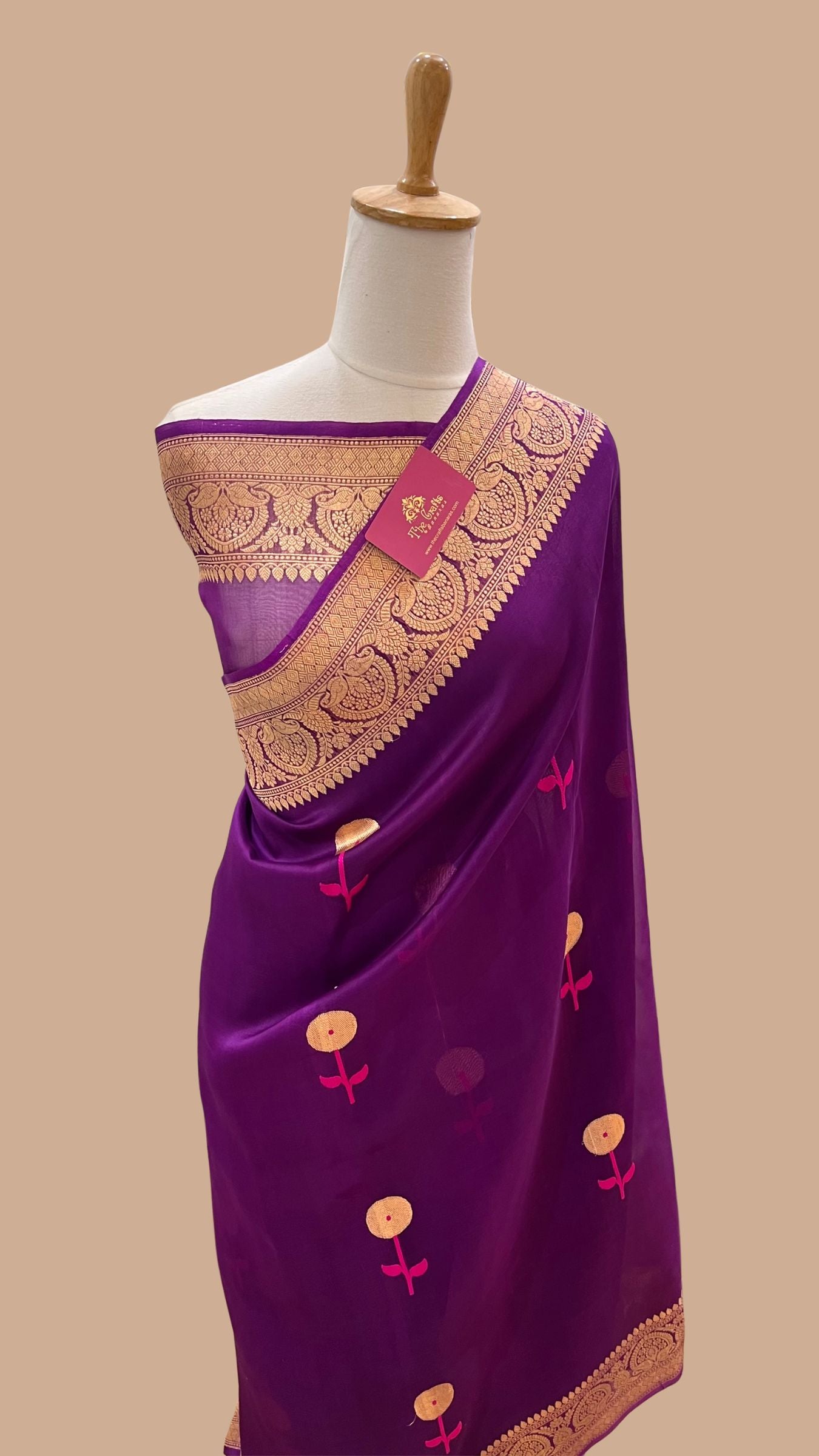 Pure Kora Silk Handloom Banarasi Saree - With Kadhua motifs