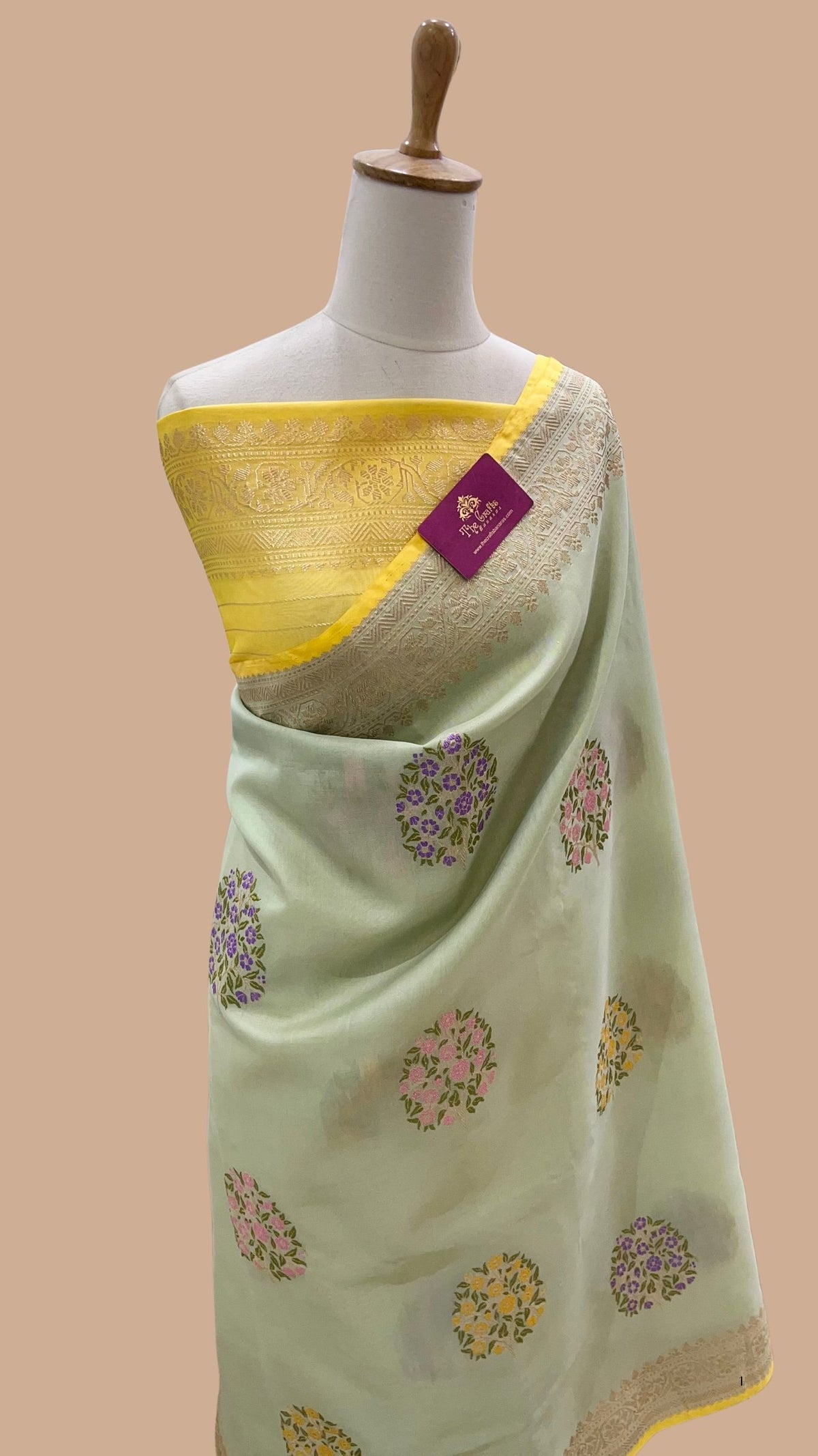Pure Kora Silk Handloom Banarasi Saree - Kadhua Meenakari Guldasta Bootis with Gold Pallu