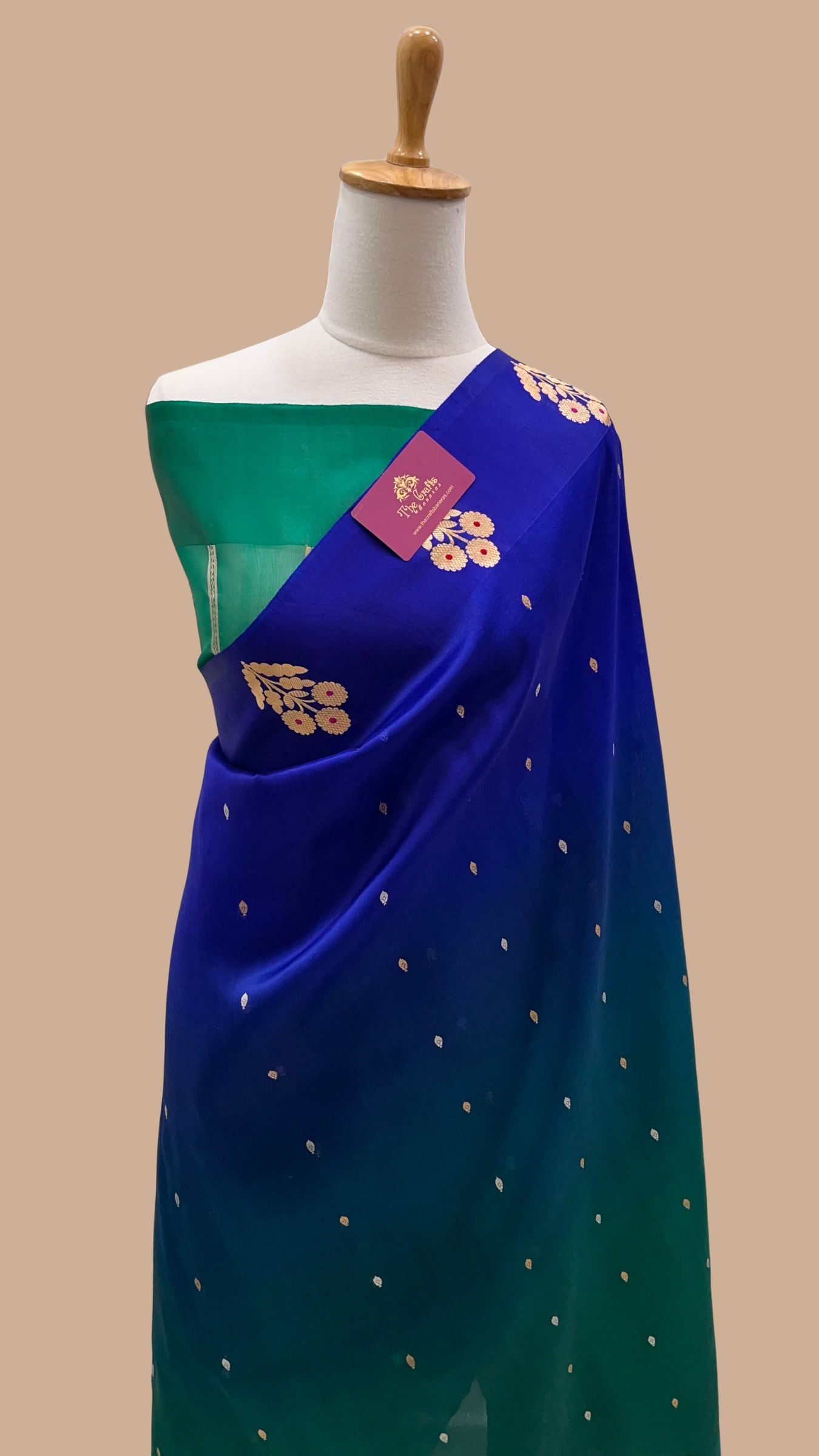 Pure Kora Silk Handloom Banarasi Saree - With Kadhua motifs
