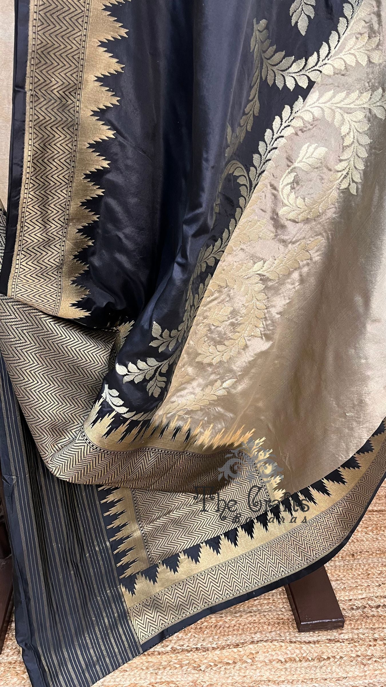 Rangkat Pure Katan Silk Handloom Banarasi Saree - with kadhua work