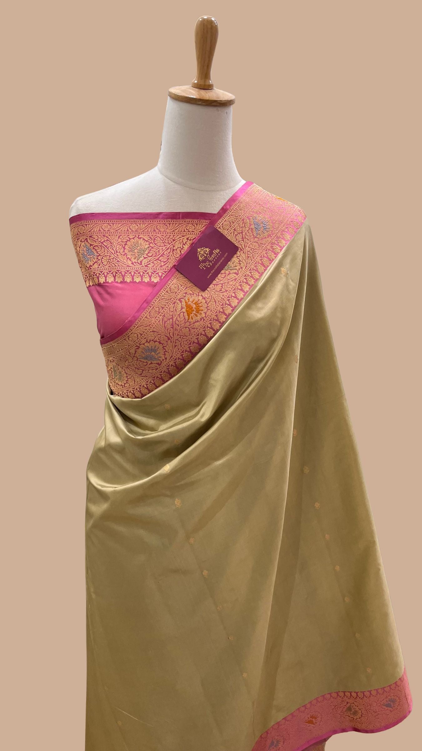 Pure Katan Silk Handloom Banarasi Saree - with kadhua motifs
