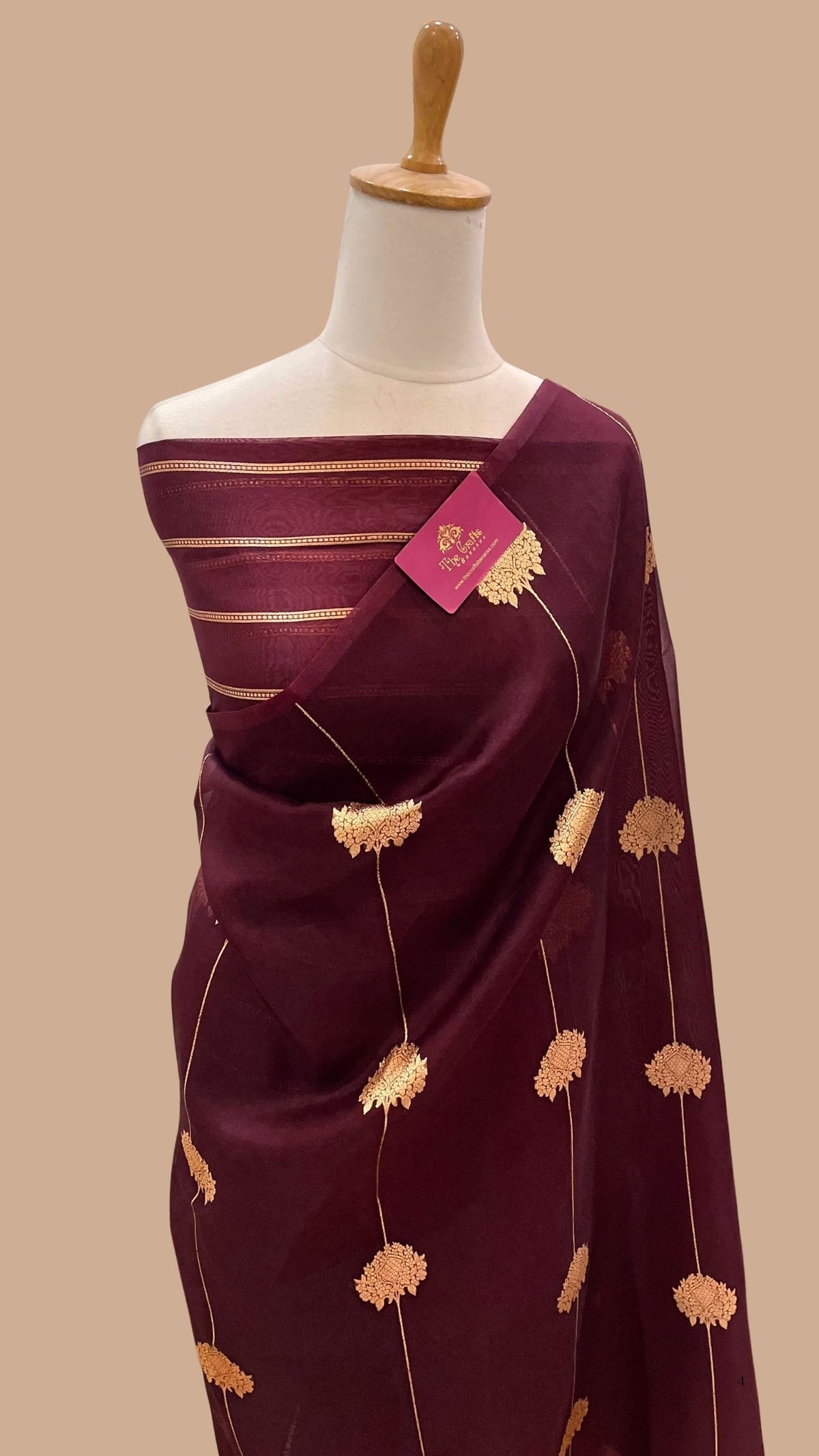 Pure Kora Silk Handloom Banarasi Saree - With Kadhua motifs