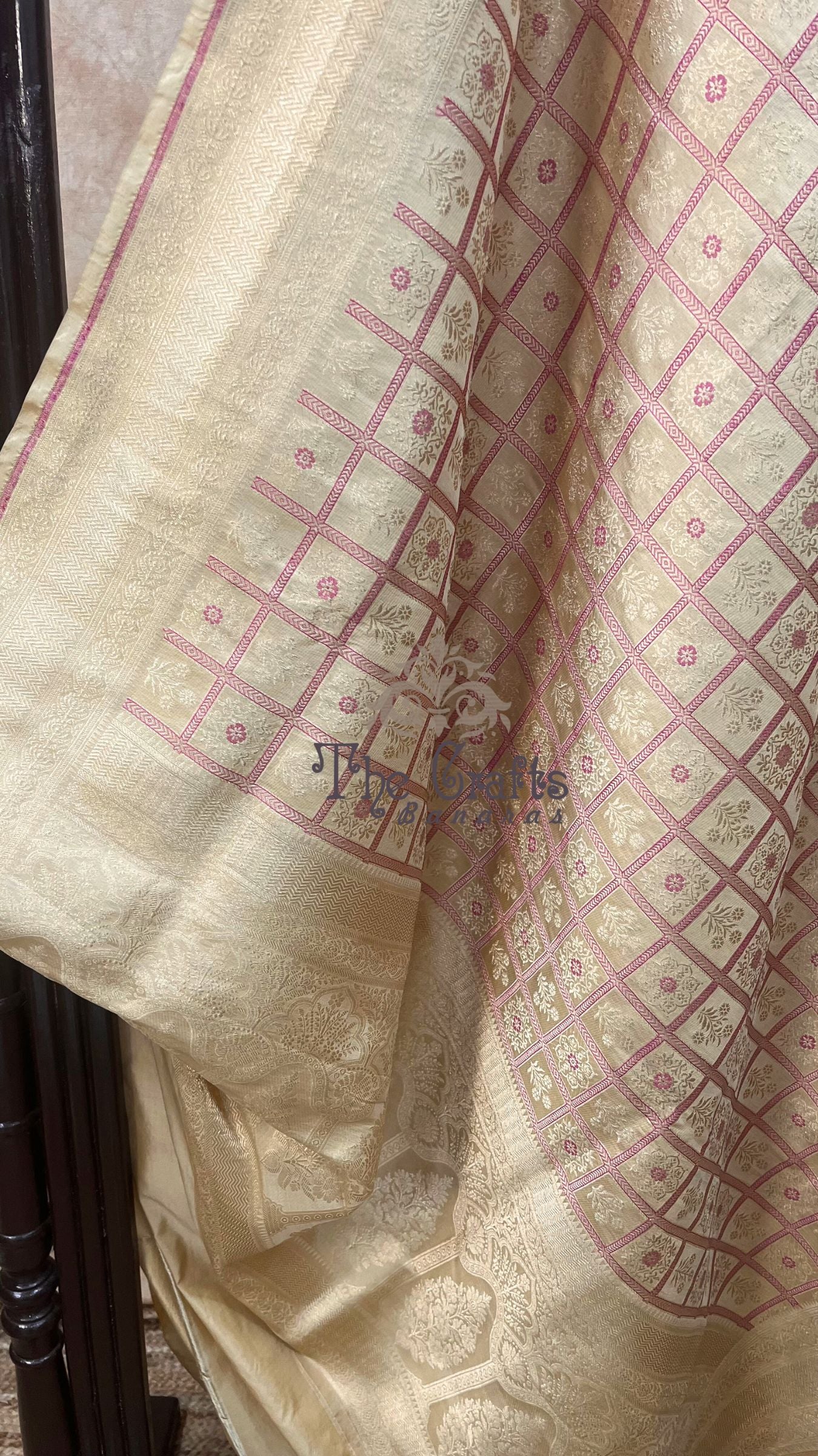 Pure Katan Silk Handloom Banarasi Saree - Tanchui Brocade Meena