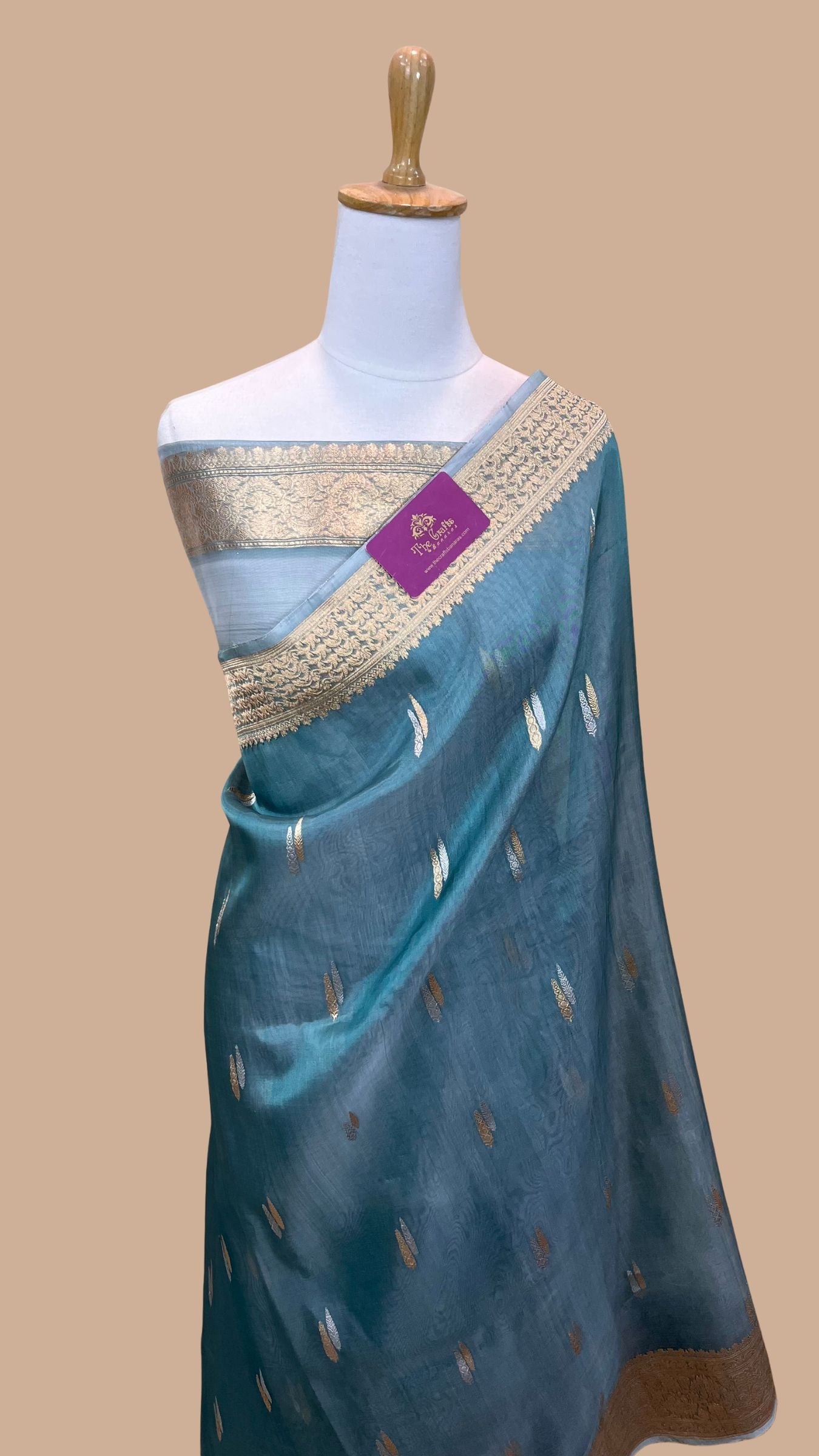 Pure Kora Tissue Silk Handloom Banarasi Saree - With Kadhua motifs