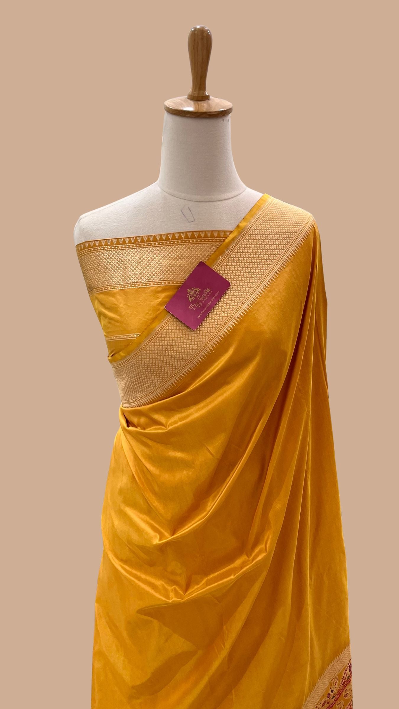 Pure Katan Silk Handloom Banarasi Saree - with Kadhua Meenakari Motifs