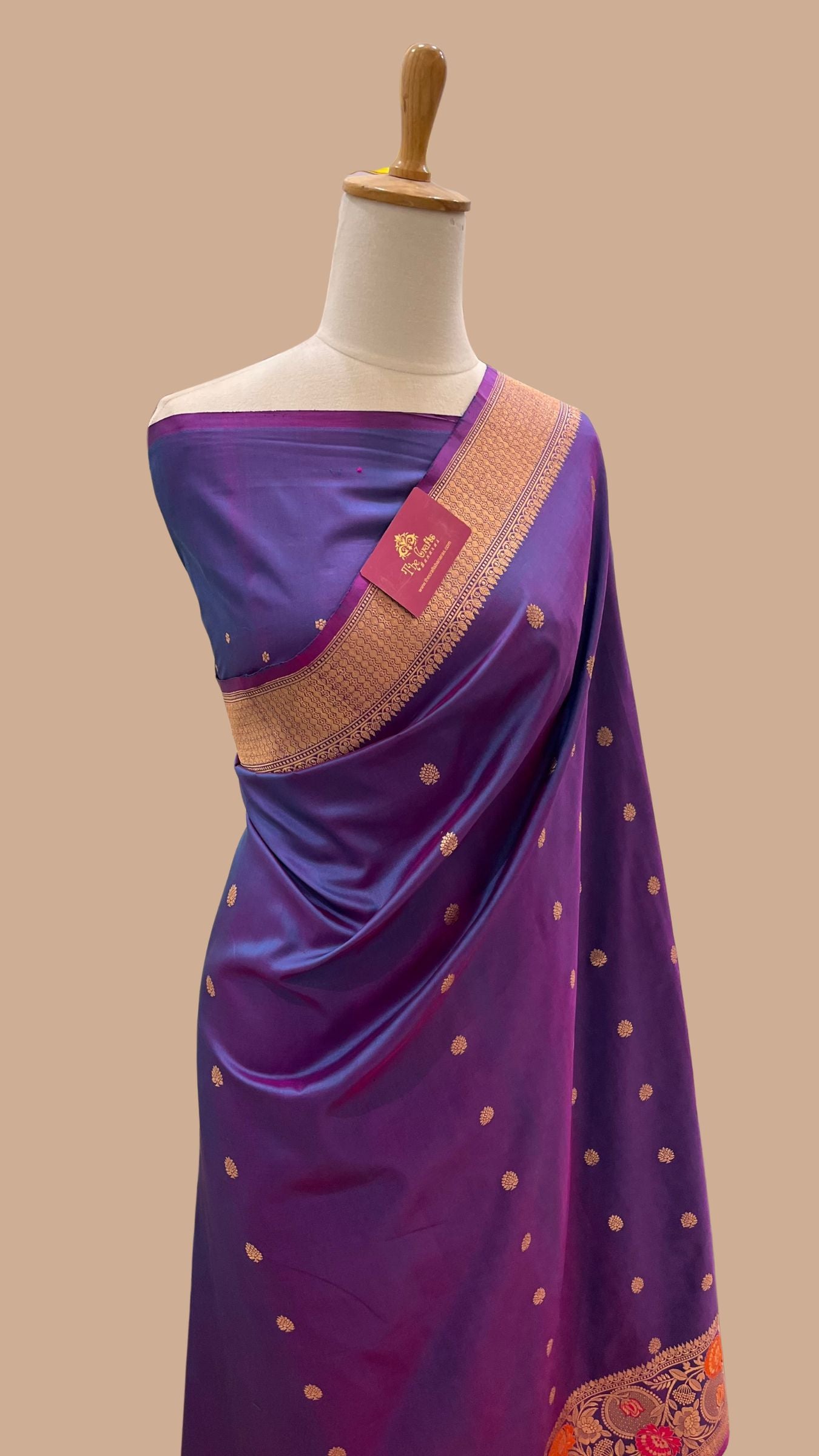 Pure Katan Silk Handloom Banarasi Saree - with kadhua motifs