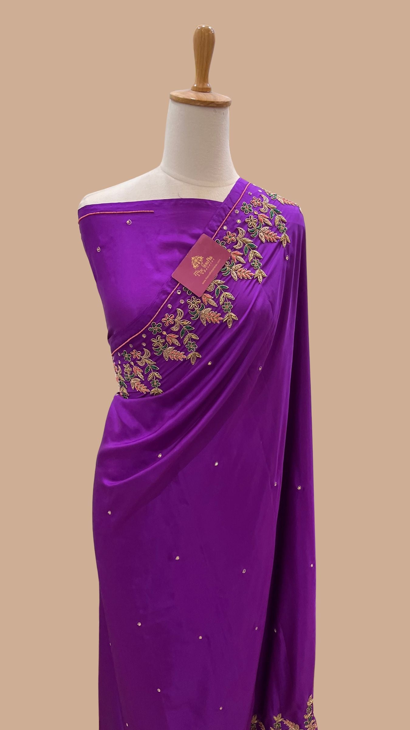 Pure Crepe Silk Handloom Banarasi Saree - handwork motifs