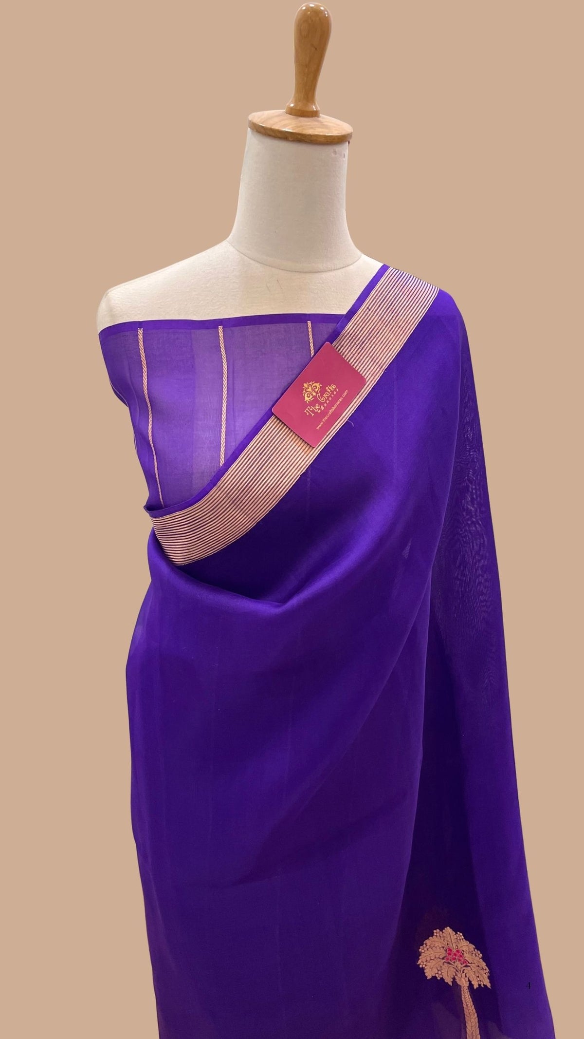Pure Kora Silk Handloom Banarasi Saree - With Kadhua motifs