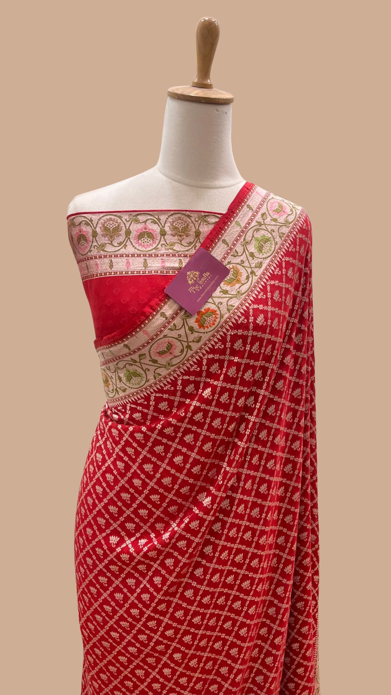 Pure Georgette Handloom Banarasi Saree - Gold zari with meenakari