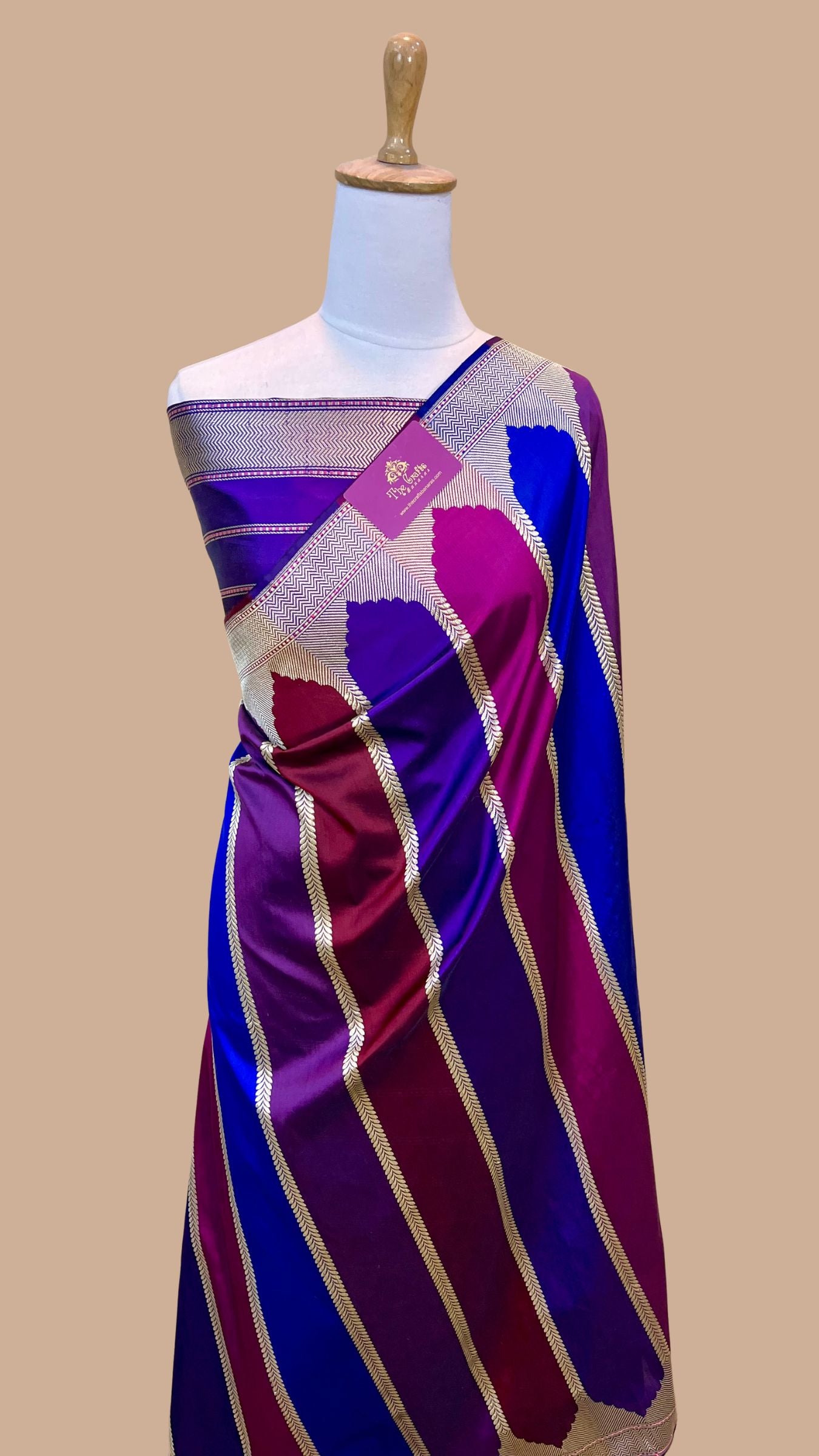 Rangkat Pure Katan Silk Handloom Banarasi Saree - with kadhua work