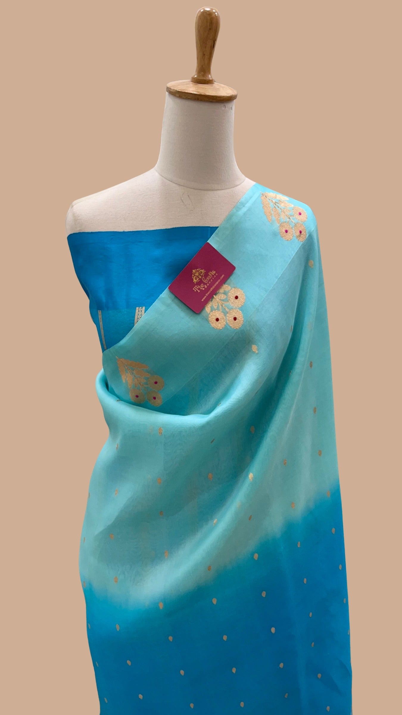Pure Kora Silk Handloom Banarasi Saree - With Kadhua motifs