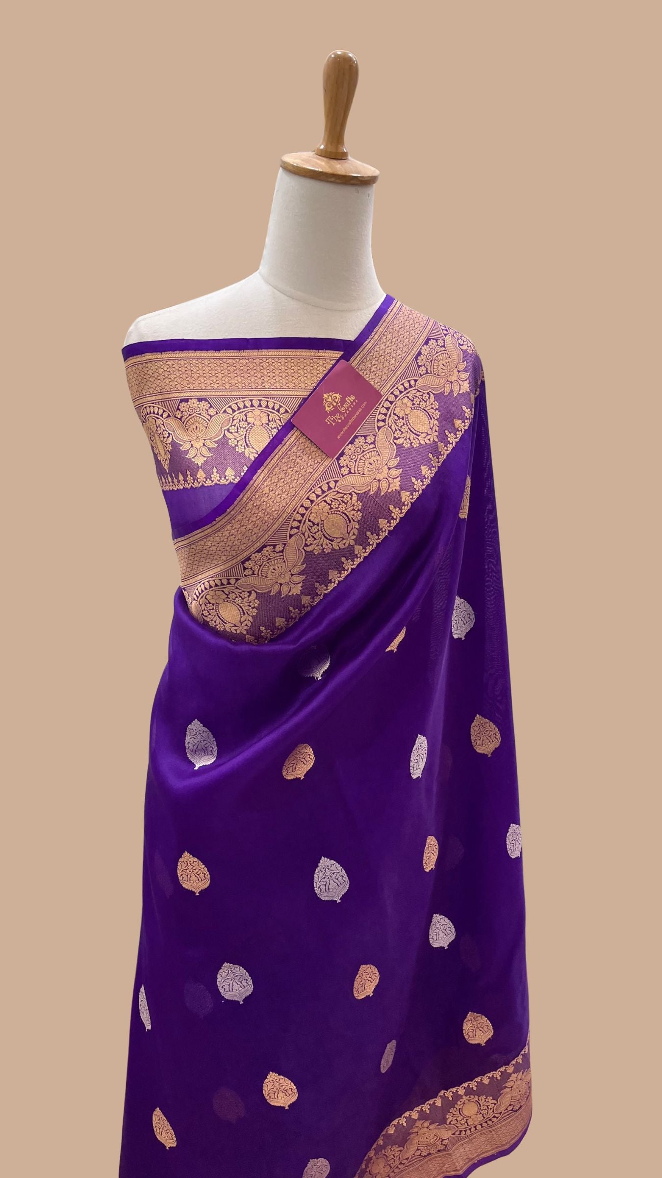 Pure Kora Silk Handloom Banarasi Saree - With Kadhua motifs