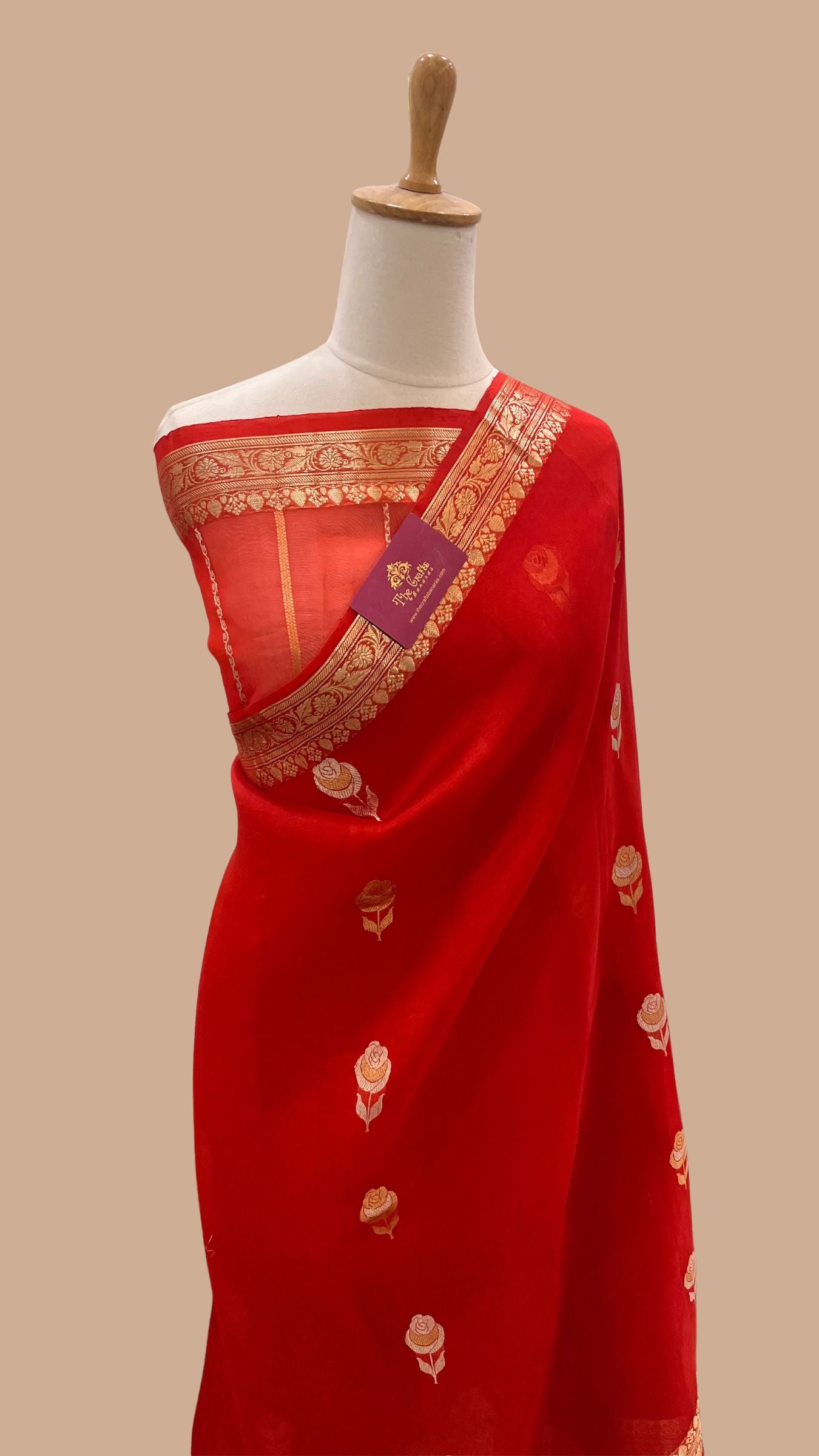 Pure Kora Silk Handloom Banarasi Saree - With Kadhua motifs