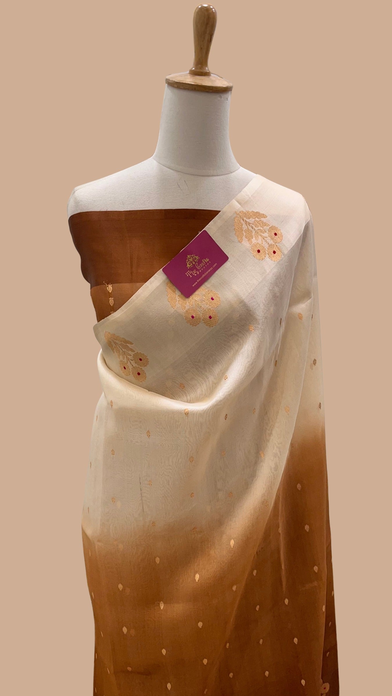 Pure Kora Silk Handloom Banarasi Saree - With Kadhua motifs