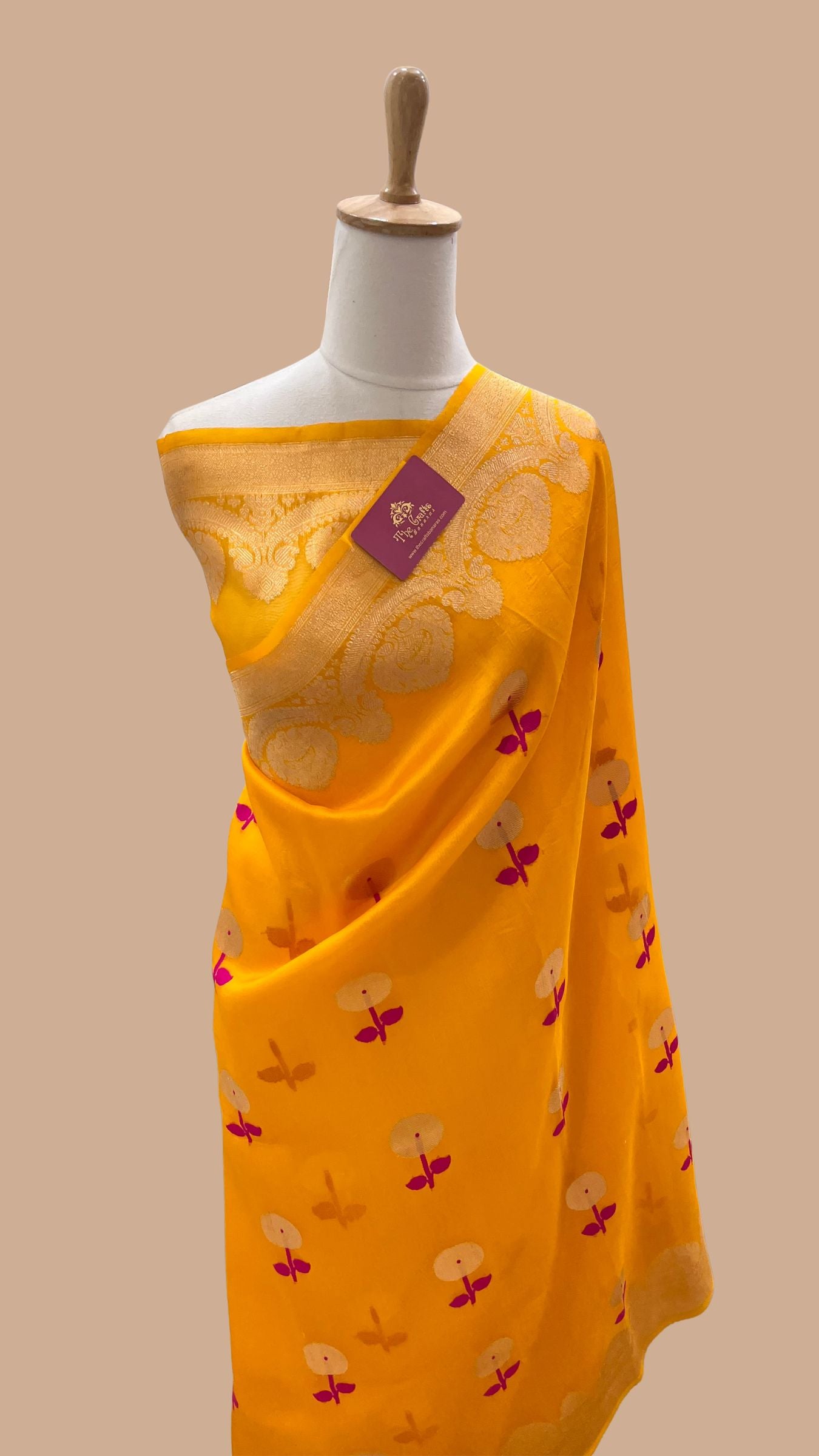 Pure Kora Silk Handloom Banarasi Saree - With Kadhua motifs