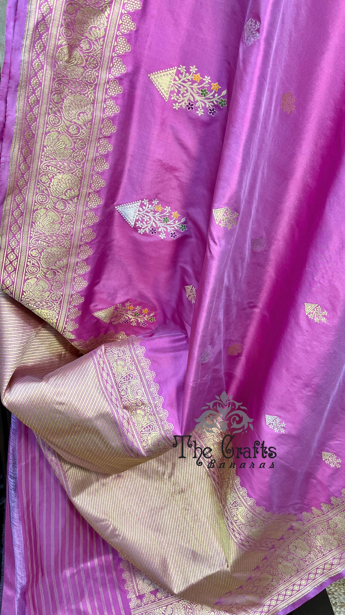 Pure Katan Silk Handloom Banarasi Saree - with kadhua meenakari motifs