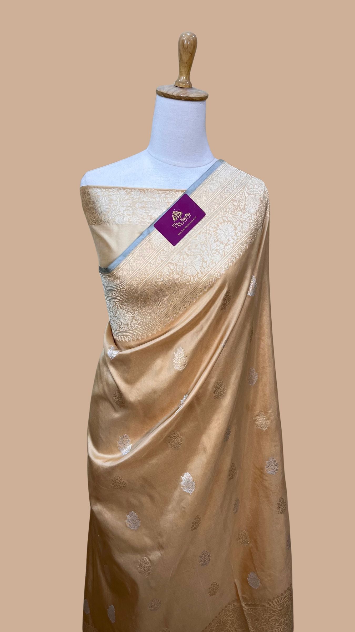 Pure Katan Silk Handloom Banarasi Saree - with kadhua motifs