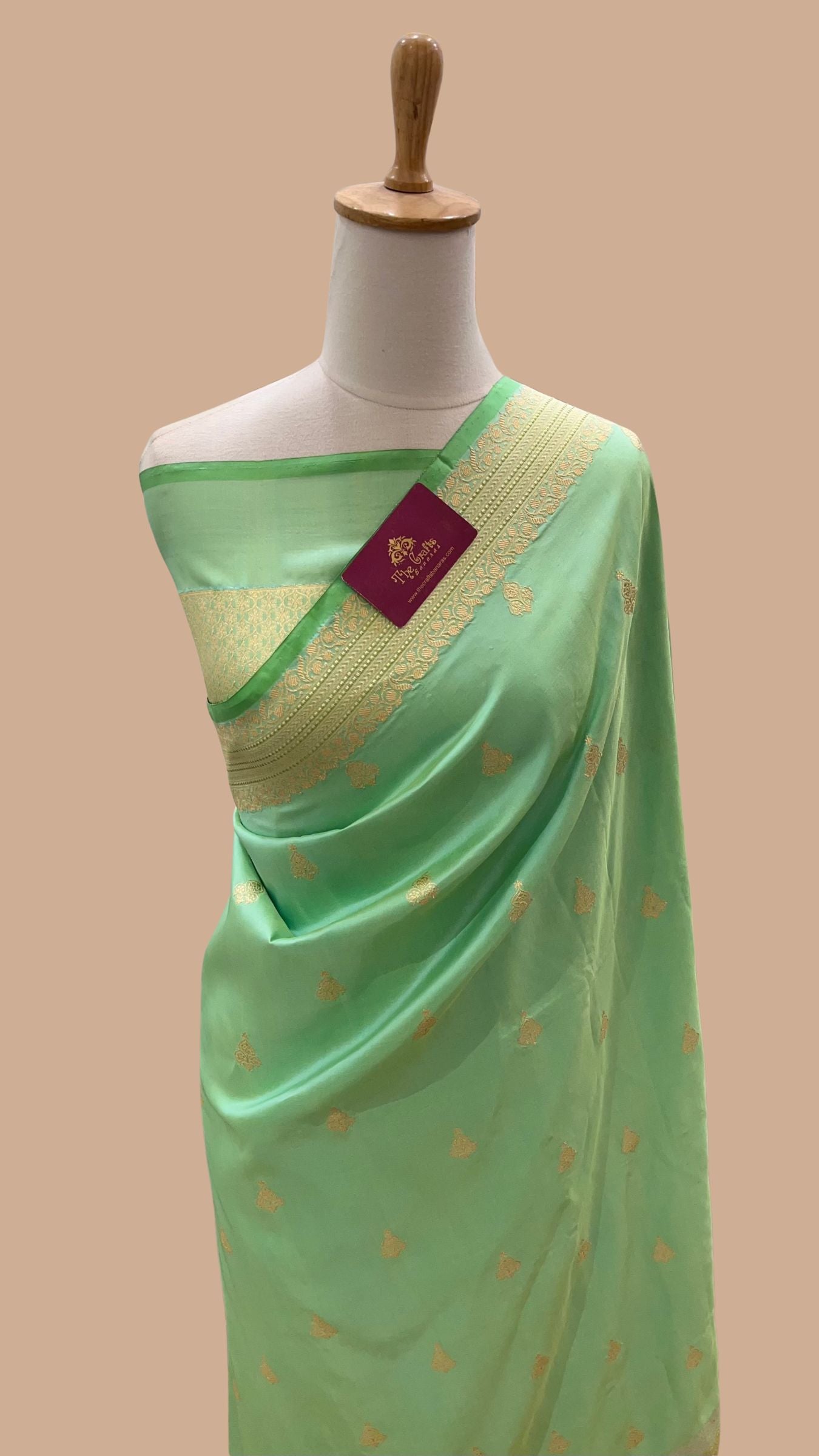 Pure Katan Silk Handloom Banarasi Saree - with kadhua sona rupa motifs