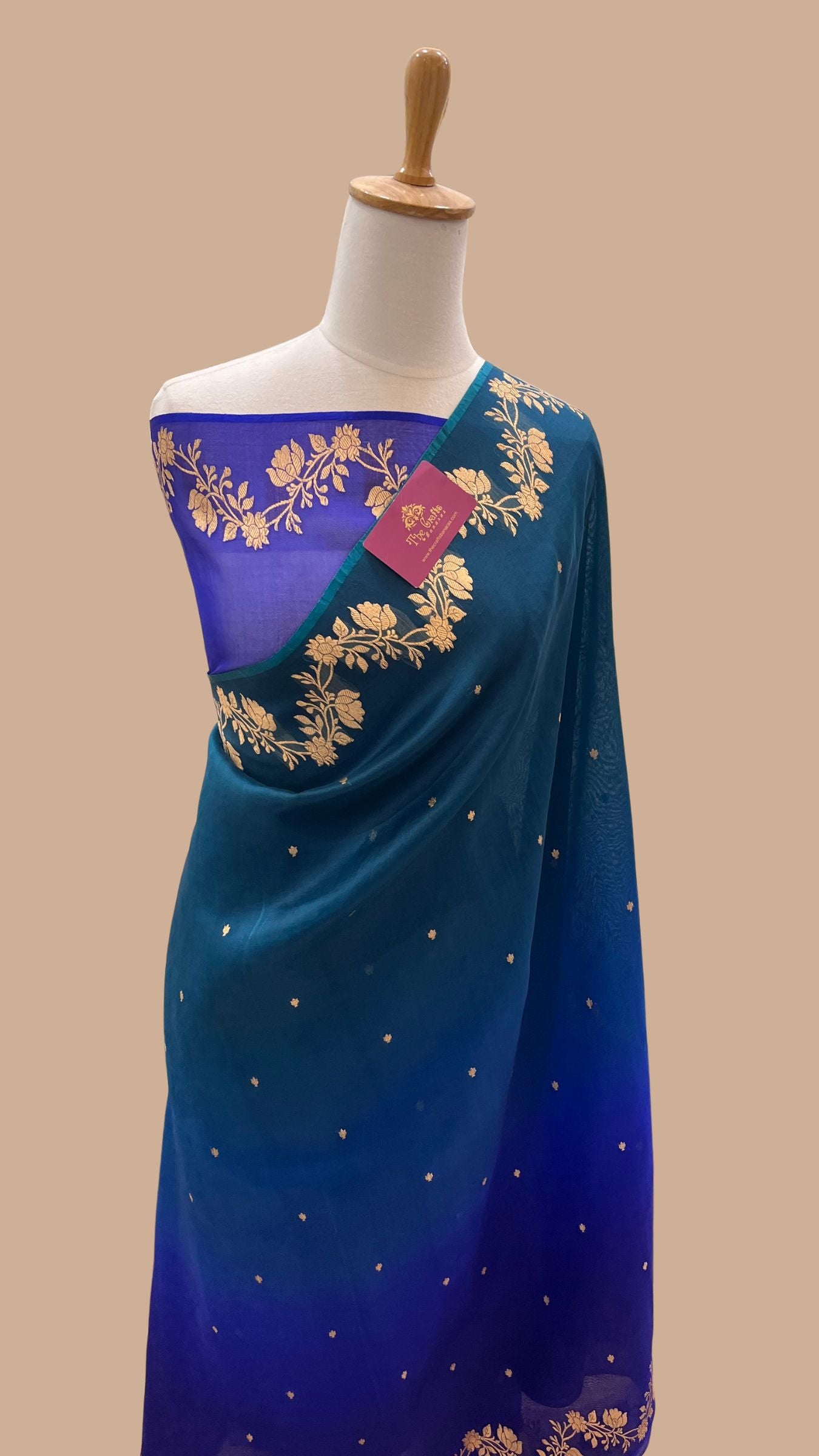 Pure Kora Silk Handloom Banarasi Saree - With Kadhua motifs