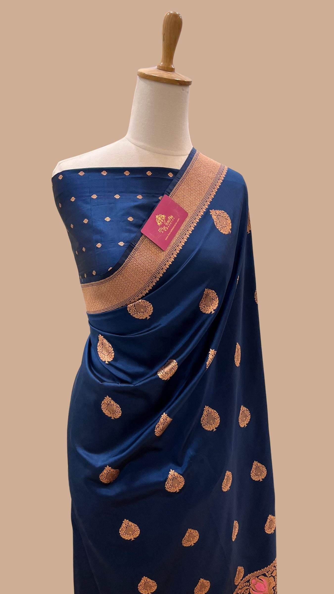 Pure Katan Silk Handloom Banarasi Saree - with kadhua motifs