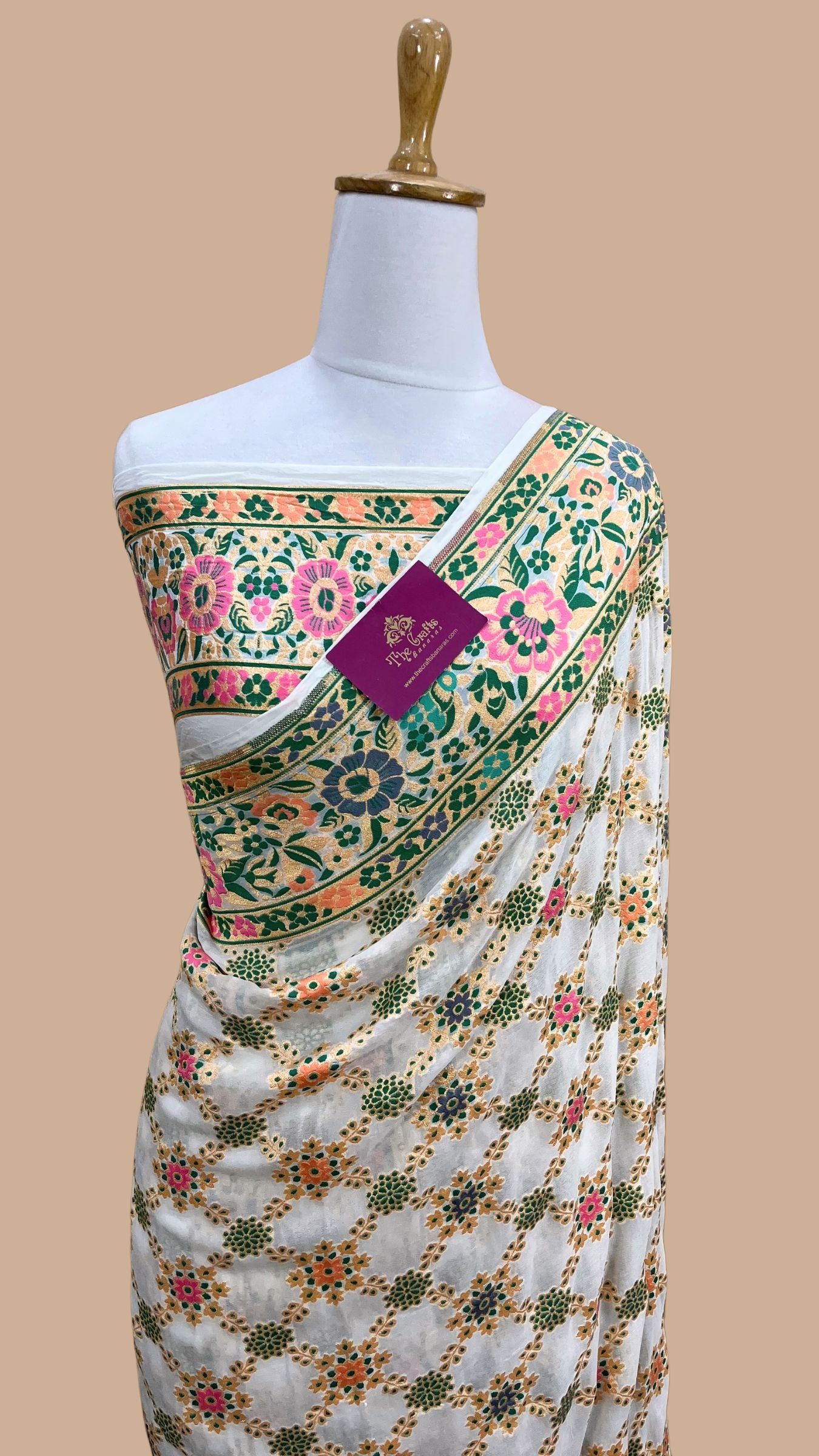 Pure Georgette Handloom Banarasi Saree - Gold zari with meenakari