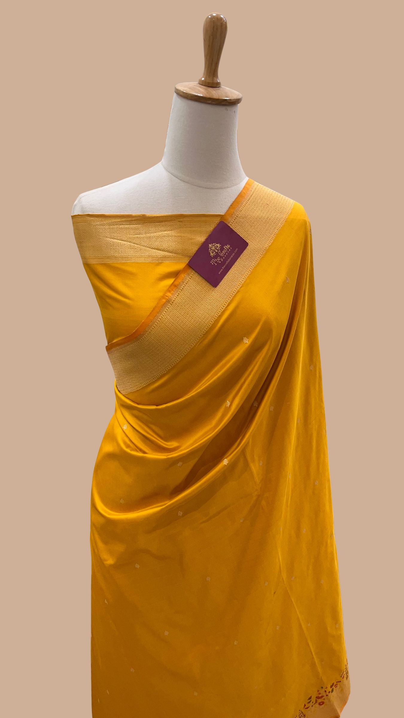 Pure Katan Silk Handloom Banarasi Saree - with kadhua meenakari motifs