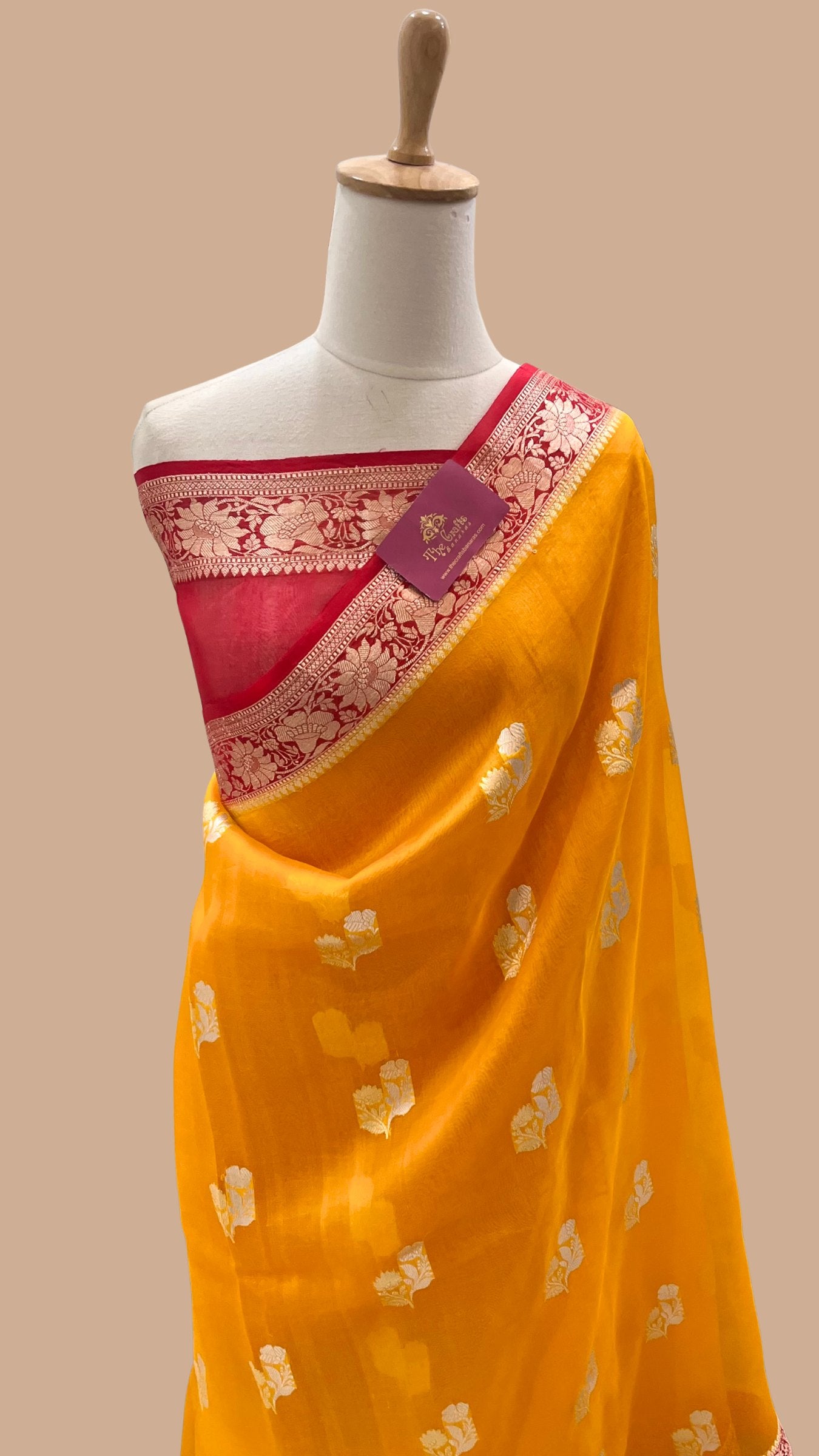 Pure Kora Silk Handloom Banarasi Saree - With Kadhua motifs