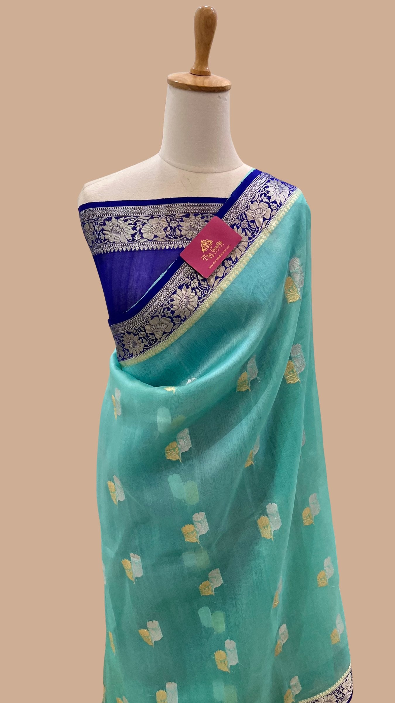 Pure Kora Silk Handloom Banarasi Saree - With Kadhua motifs