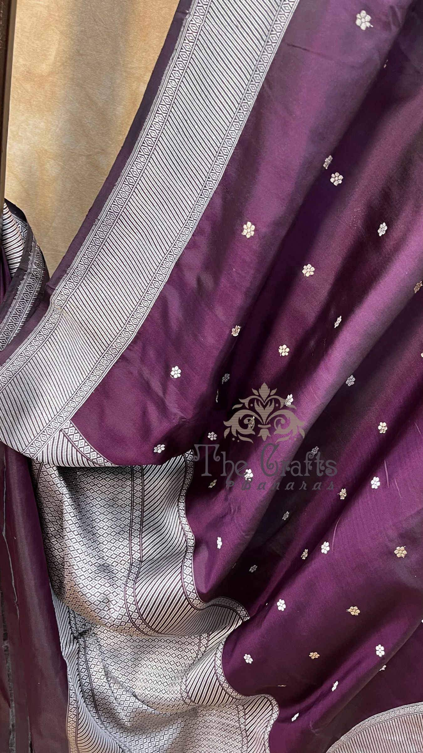 Pure Katan Silk Handloom Banarasi Saree - with kadhua motifs