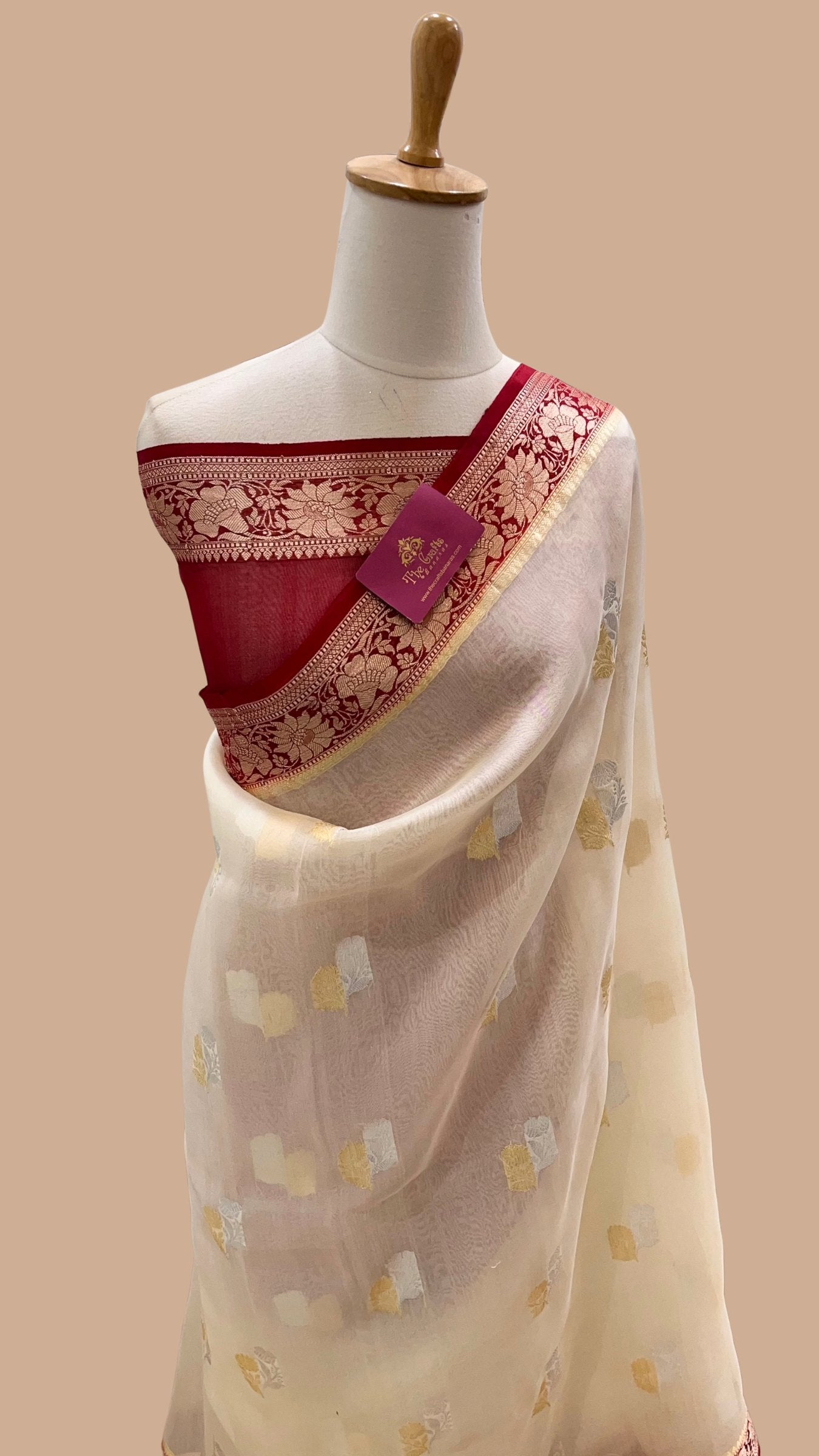 Pure Kora Silk Handloom Banarasi Saree - With Kadhua motifs