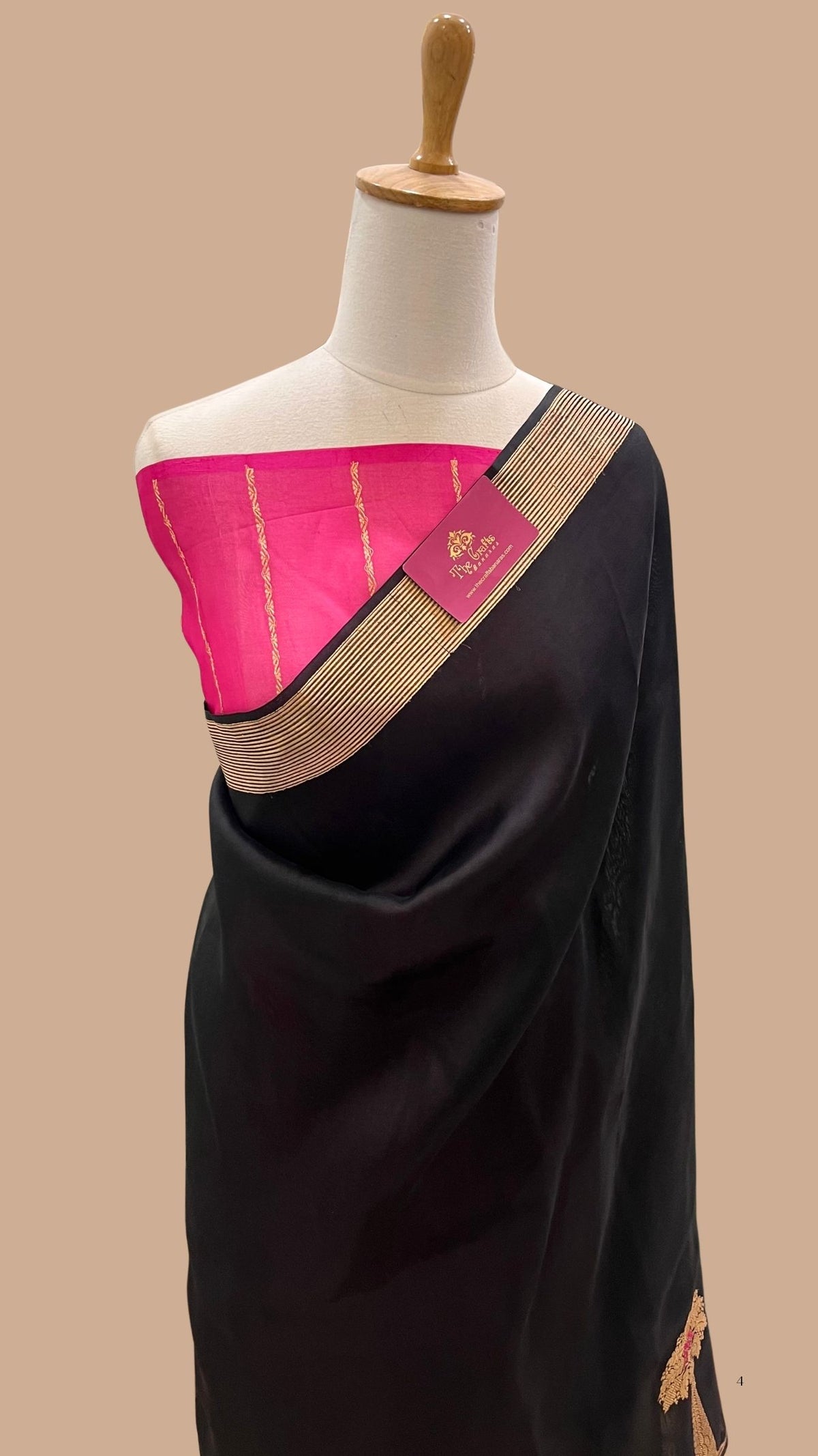 Pure Kora Silk Handloom Banarasi Saree - With Kadhua motifs