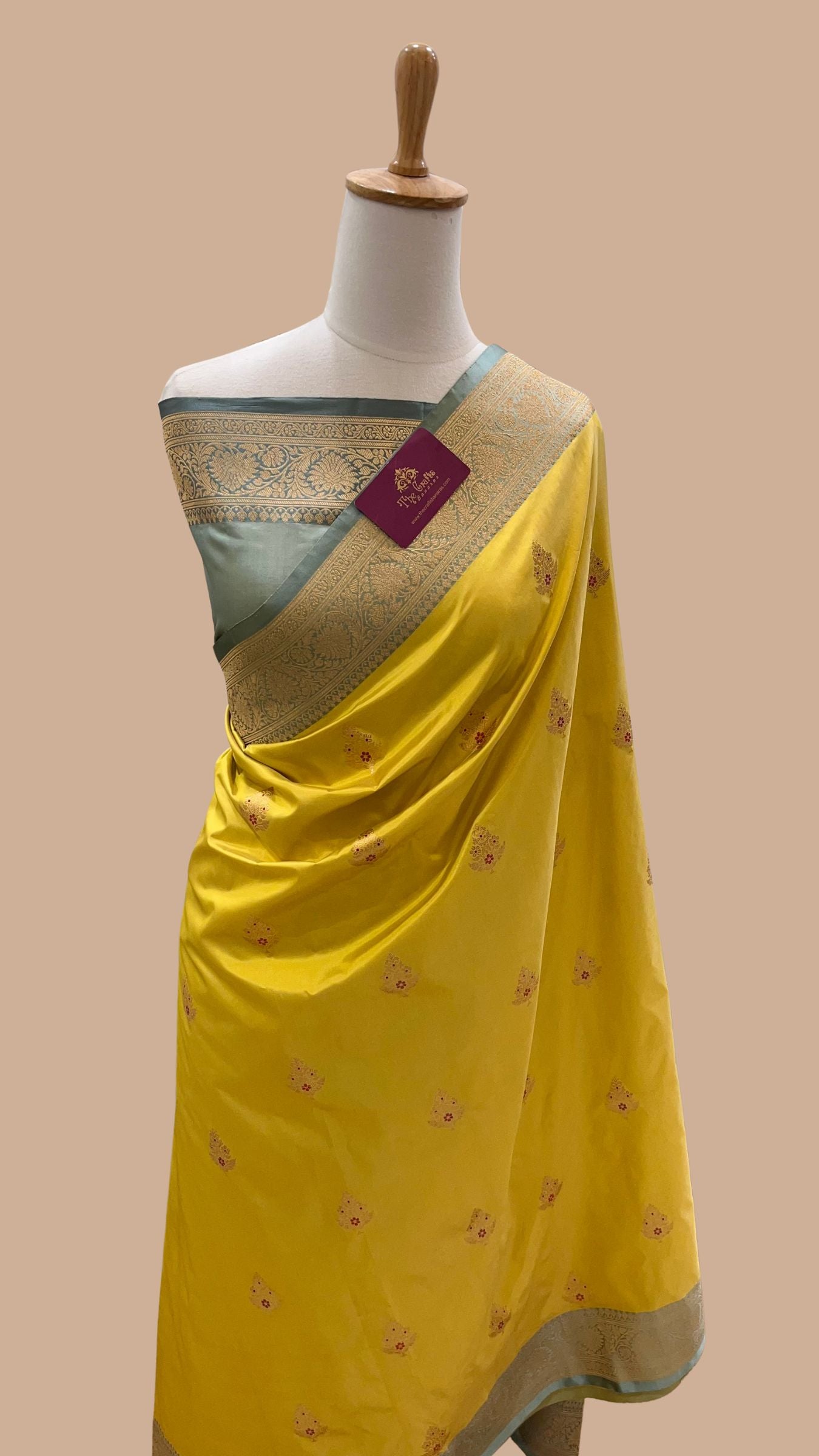 Pure Katan Silk Handloom Banarasi Saree - with kadhua motifs