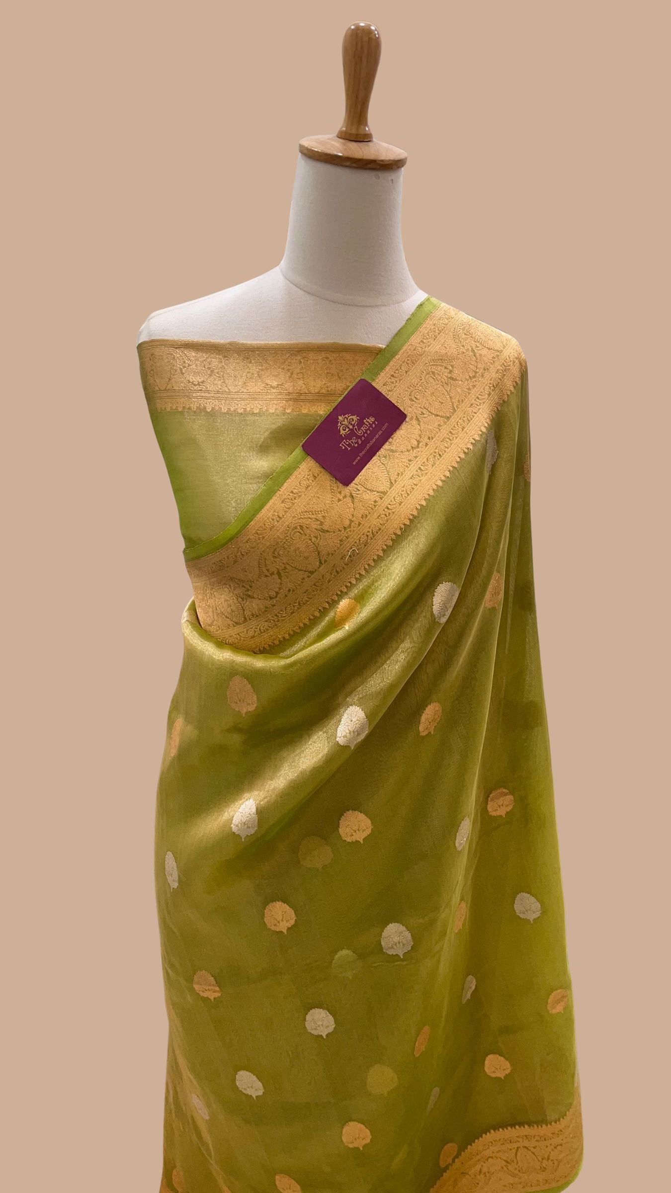 Pure Tissue Silk Handloom Banarasi Saree - with kadhua motifs