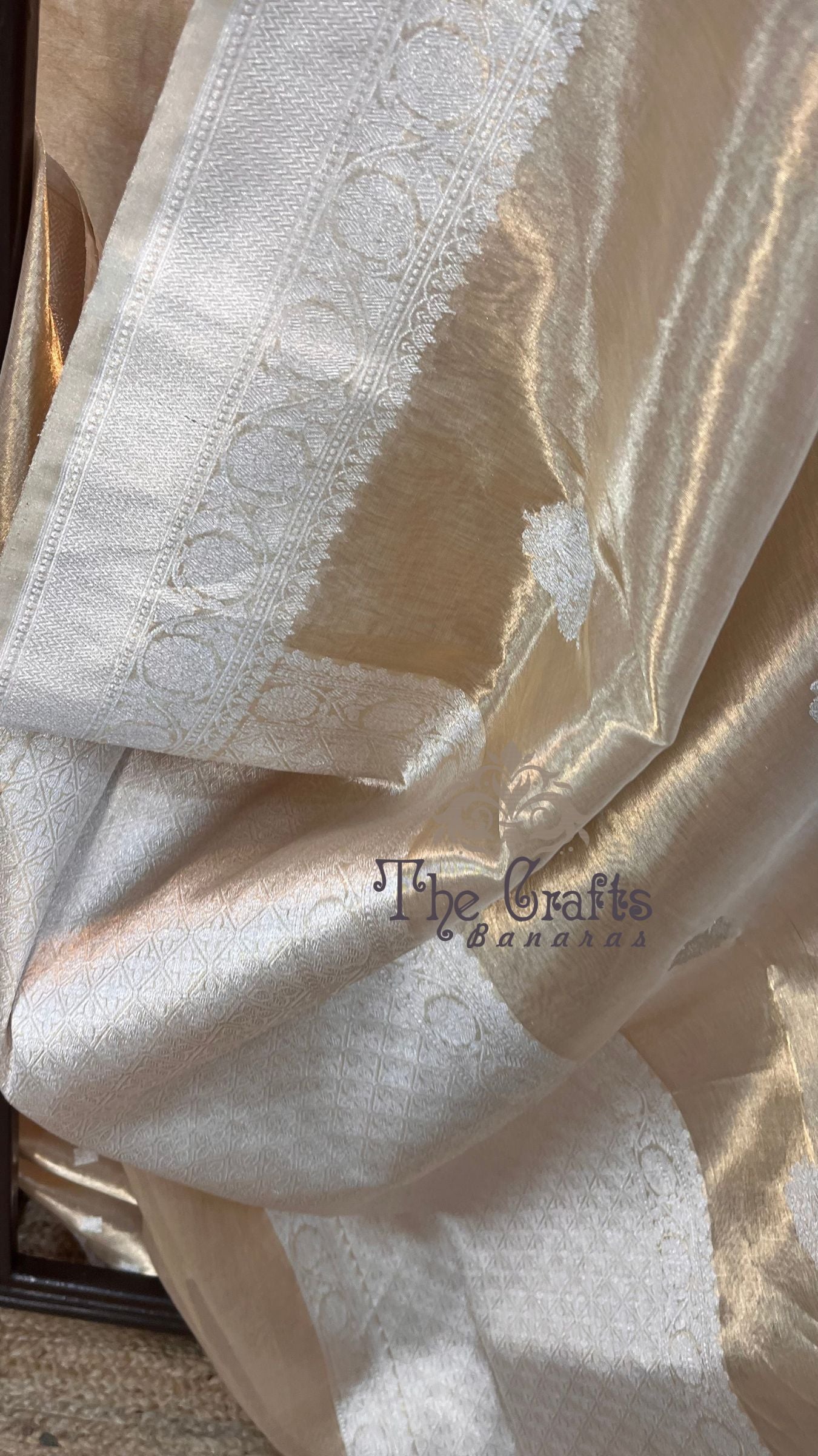 Pure Tissue Silk Handloom Banarasi Saree - With Kadhua Buta