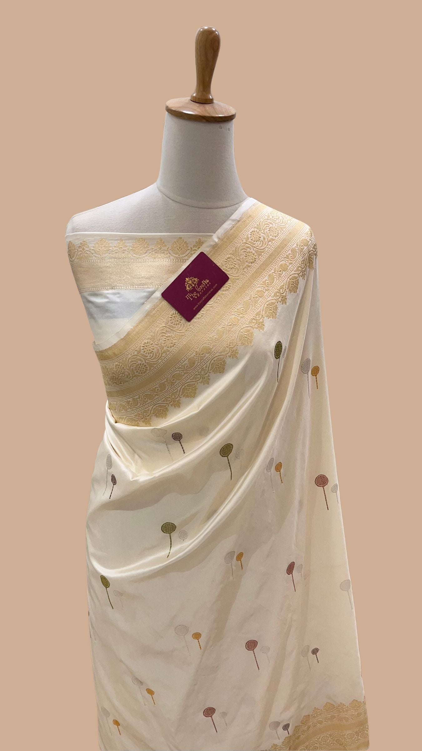 Pure Katan Silk Handloom Banarasi Saree - with kadhua meenakari motifs