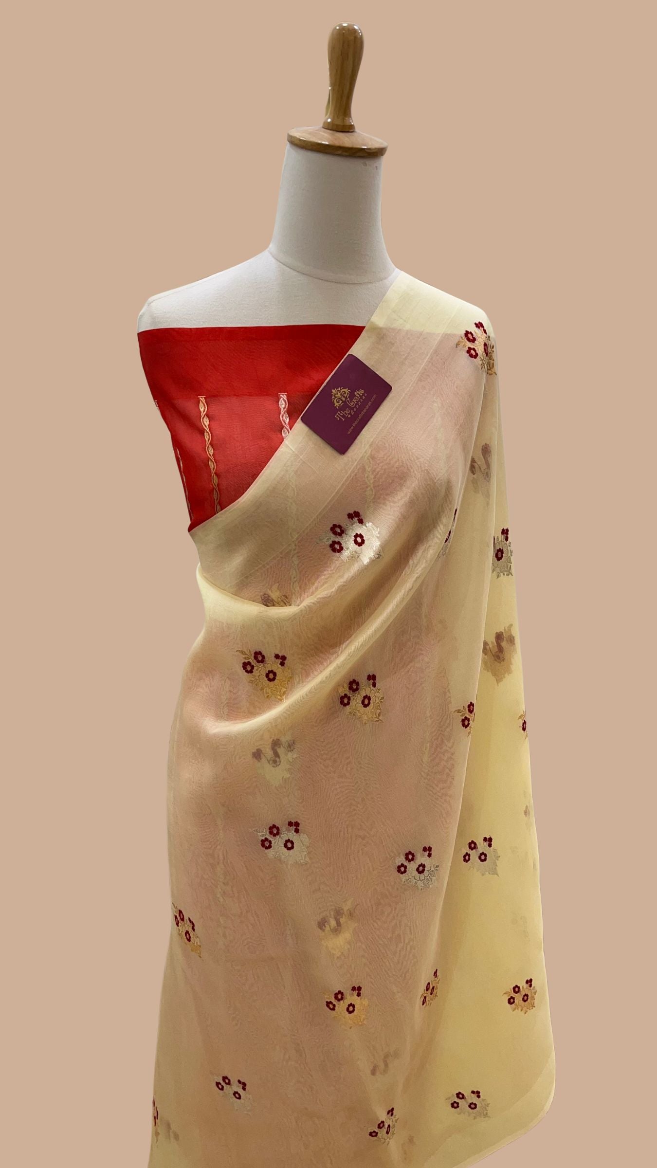Pure Kora Silk Handloom Banarasi Saree - With Kadhua motifs