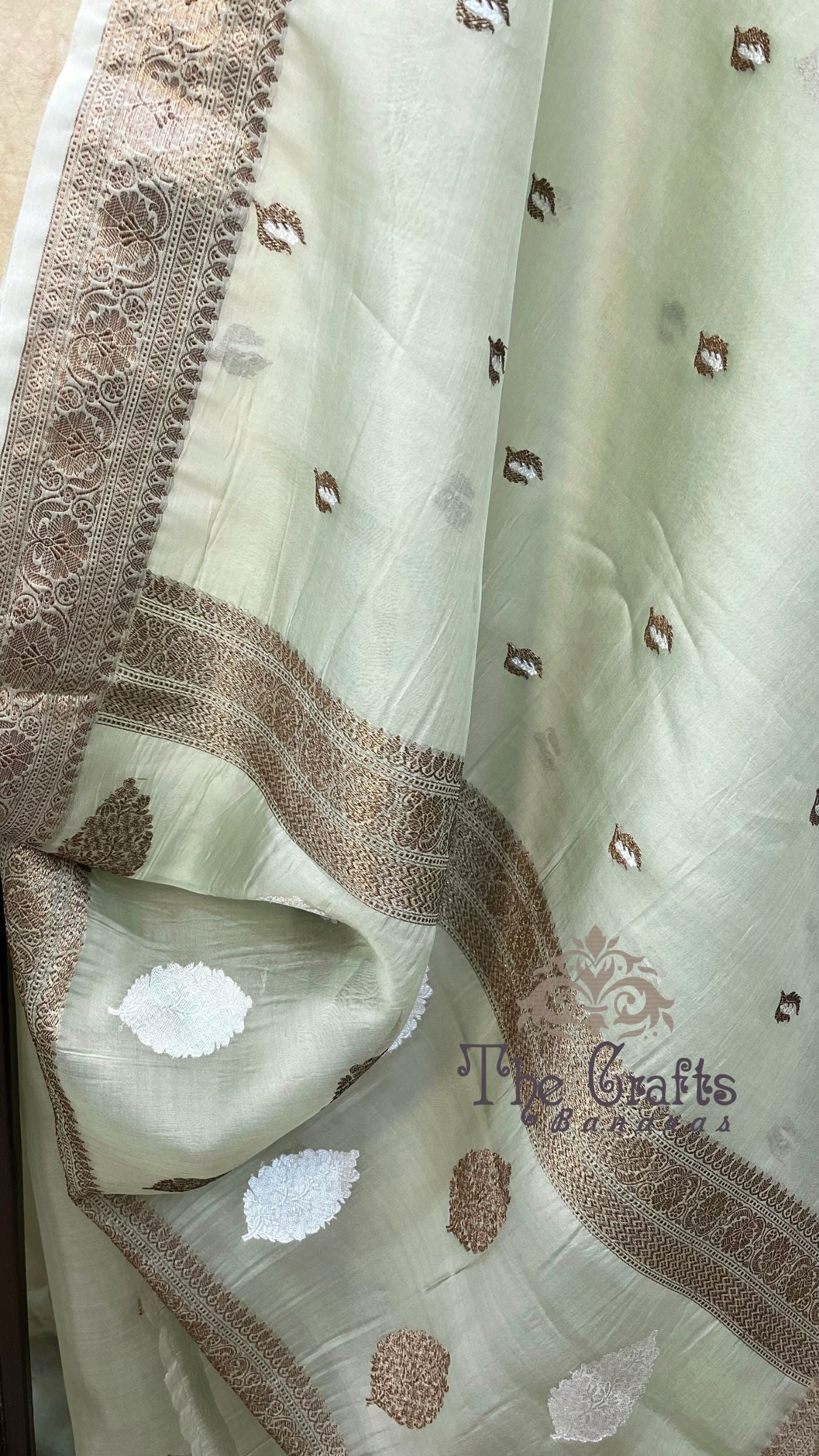 Pure Kora Silk Handloom Banarasi Saree - Alfi Kadhua motifs