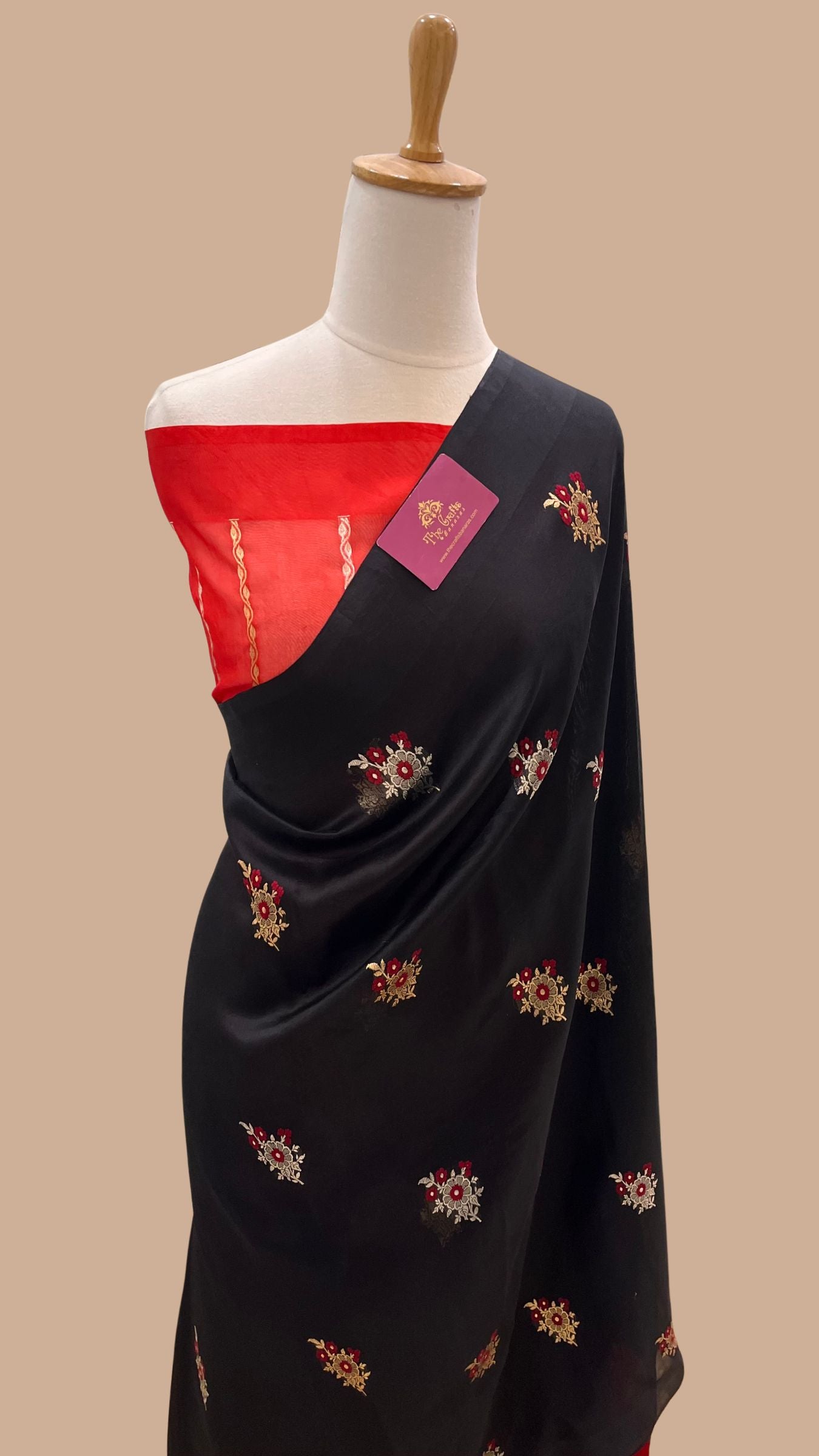 Pure Kora Silk Handloom Banarasi Saree - With Kadhua motifs