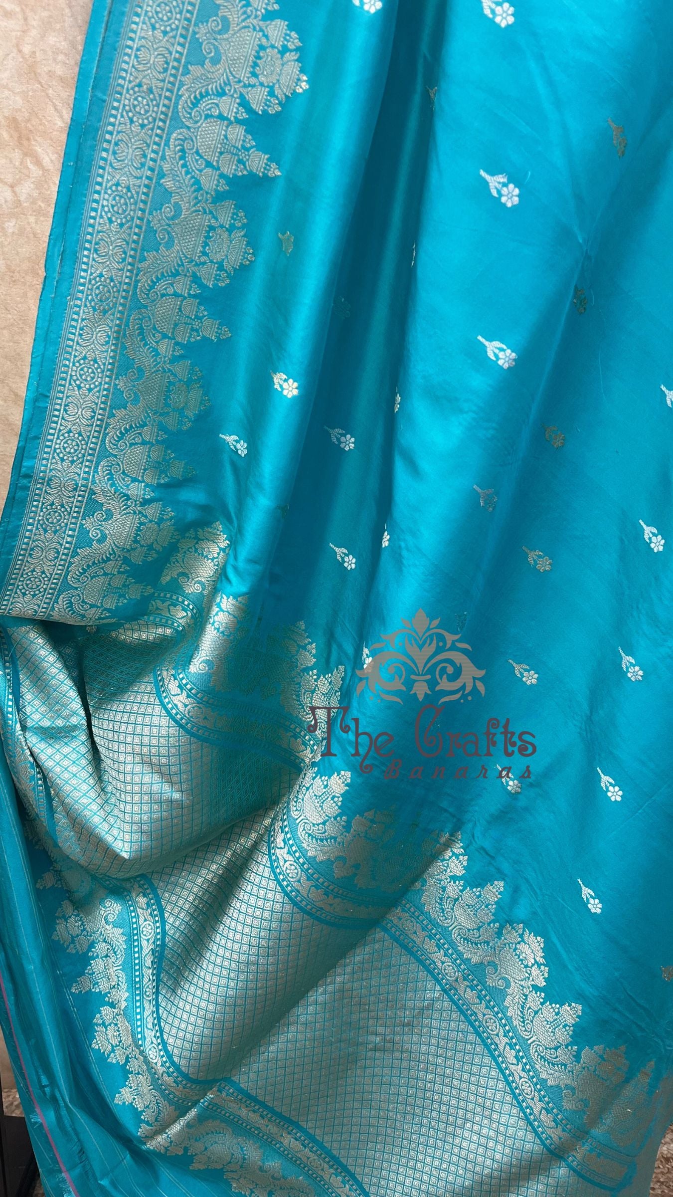 Pure Katan Silk Handloom Banarasi Saree - with kadhua motifs