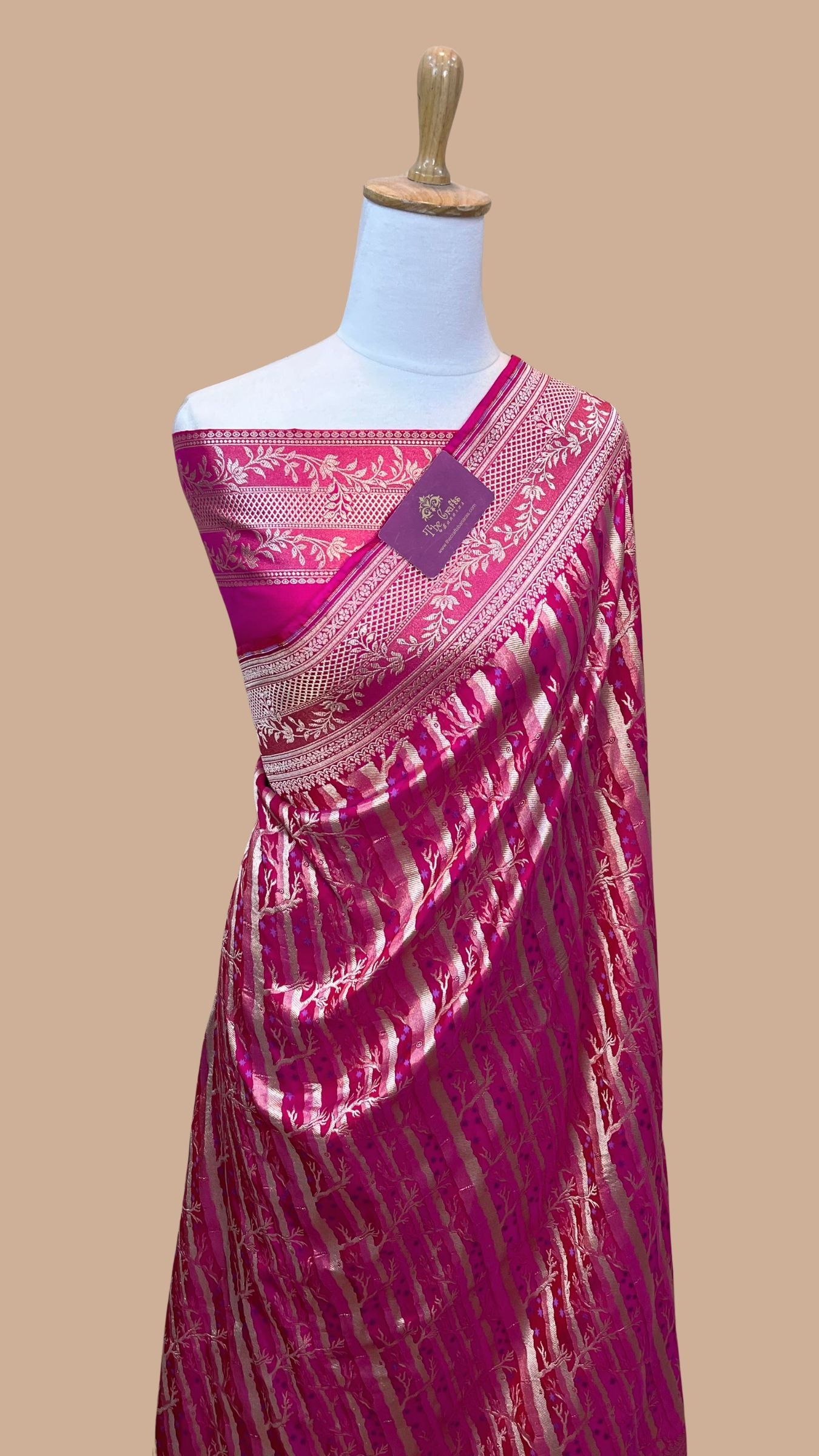 Pure Katan Silk Handloom Banarasi Saree - Jall With Meenakari