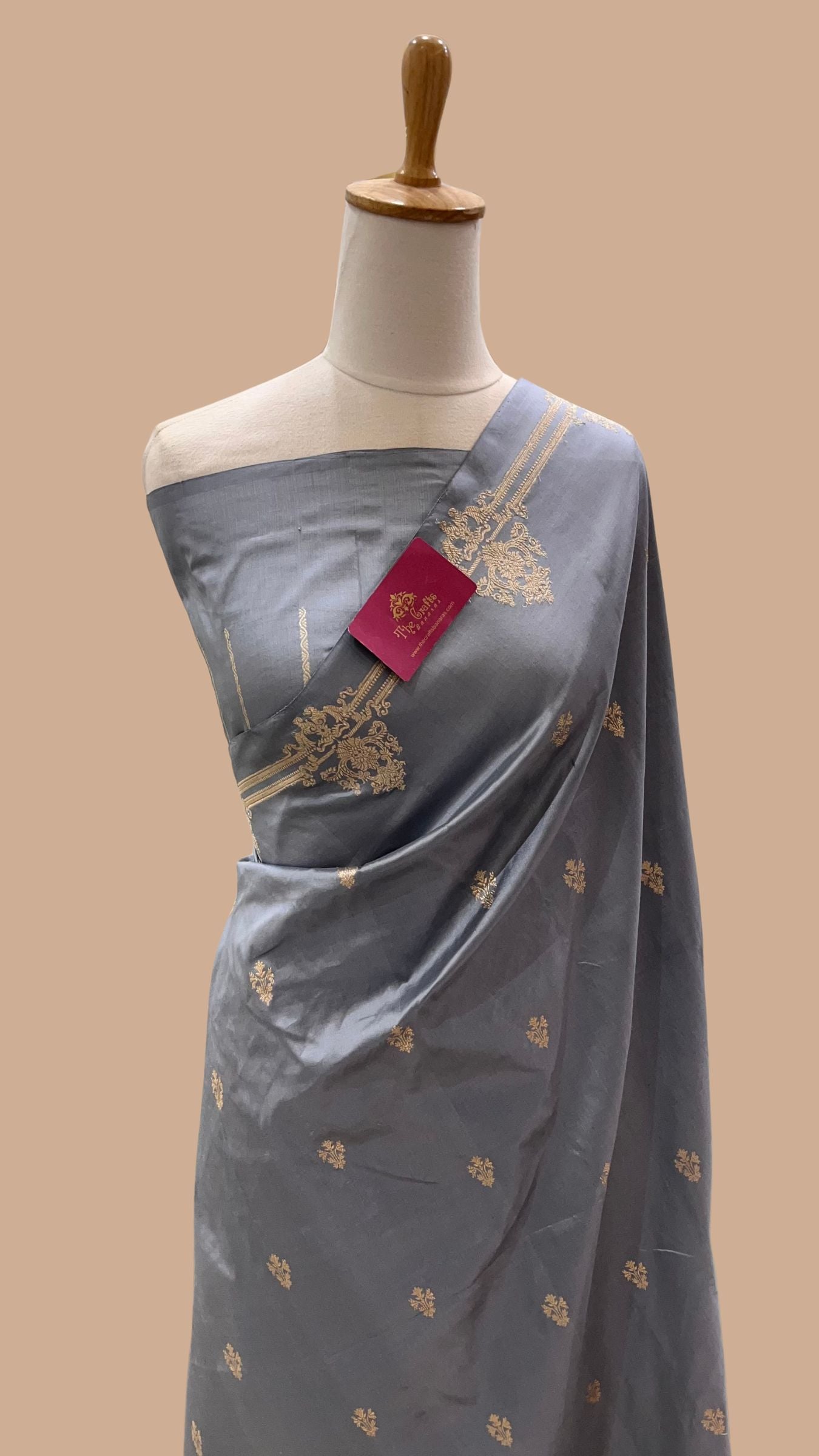 Pure Katan Silk Handloom Banarasi Saree - with kadhua motifs