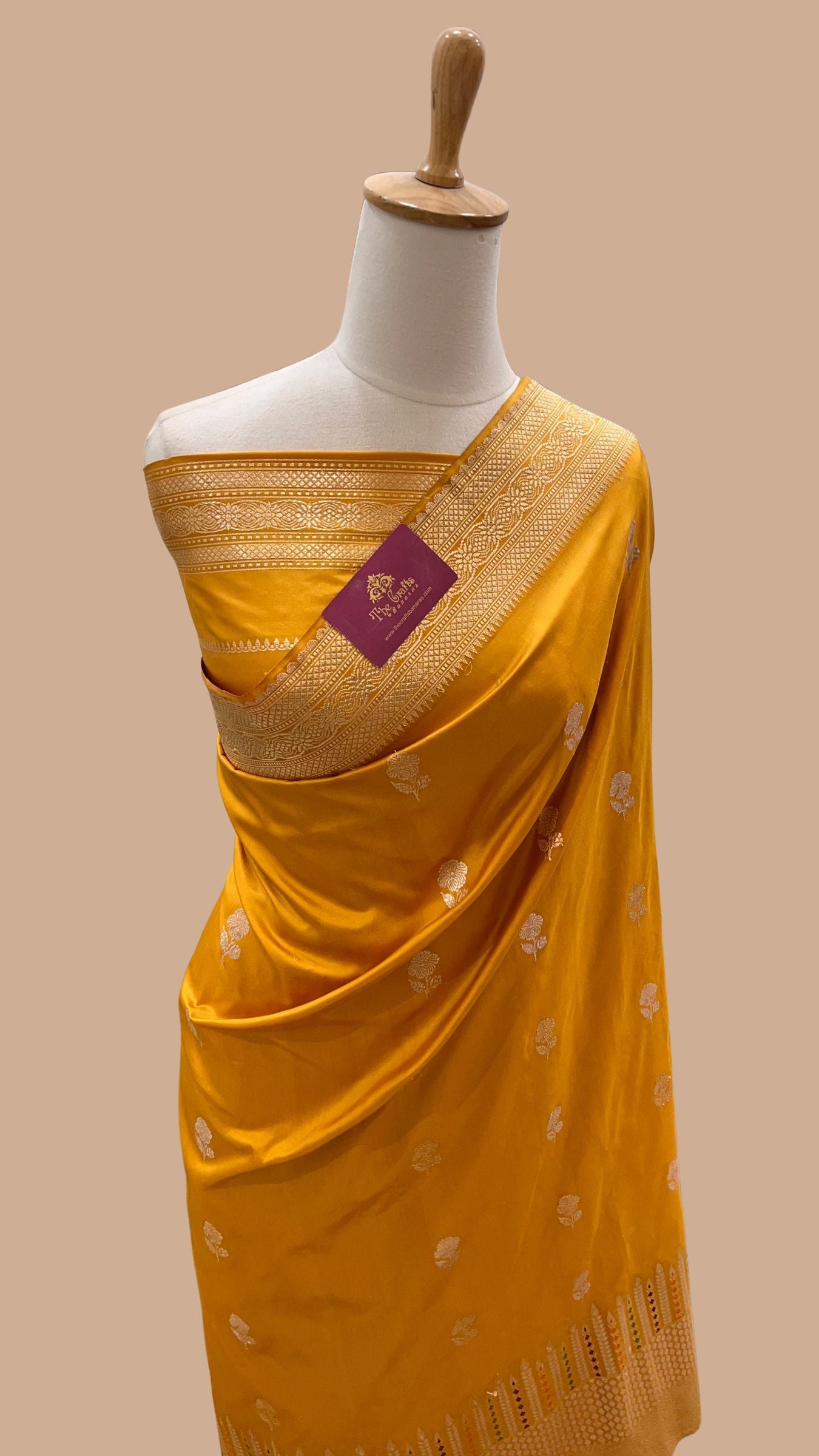 Pure Katan Silk Handloom Banarasi Saree - with kadhua meenakari motifs