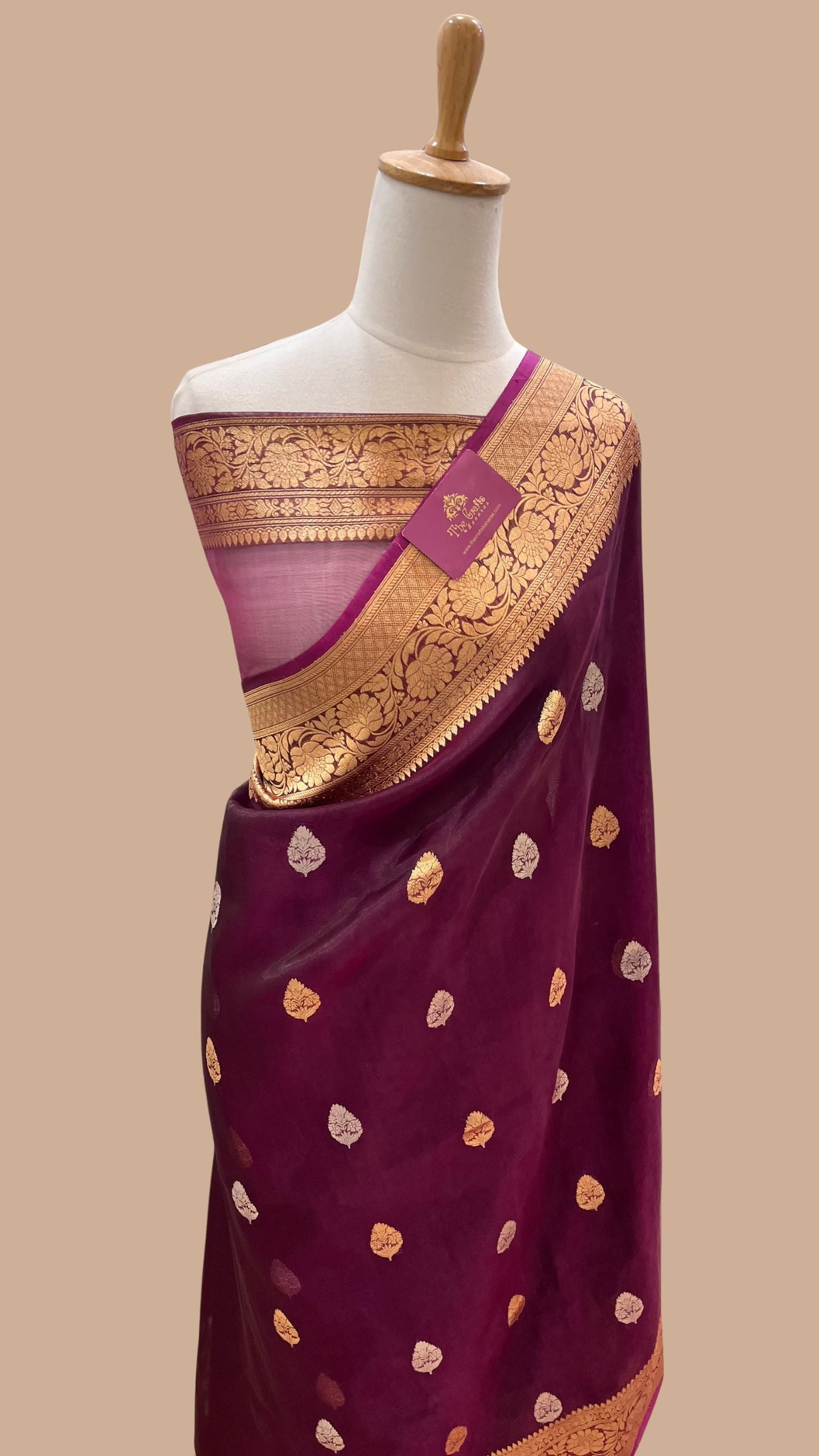 Pure Tissue Silk Handloom Banarasi Saree - with kadhua motifs
