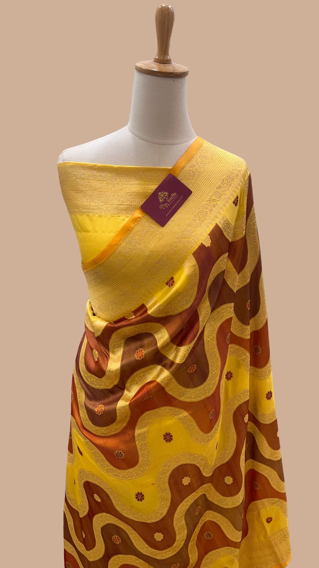 Rangkat Pure Katan Silk Handloom Banarasi Saree - Jaal Work With Meenakari