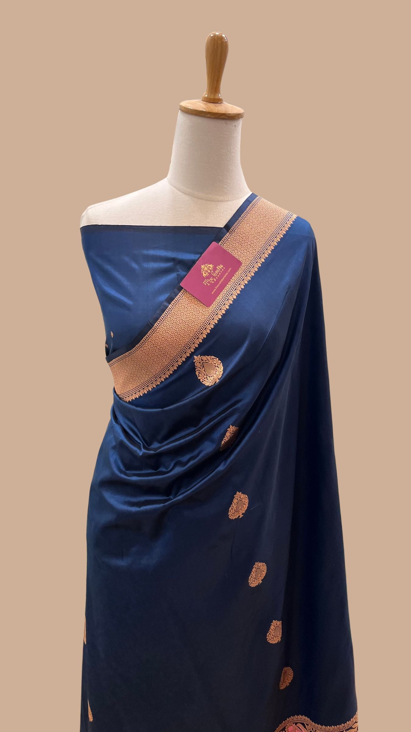 Pure Katan Silk Handloom Banarasi Saree - with kadhua motifs