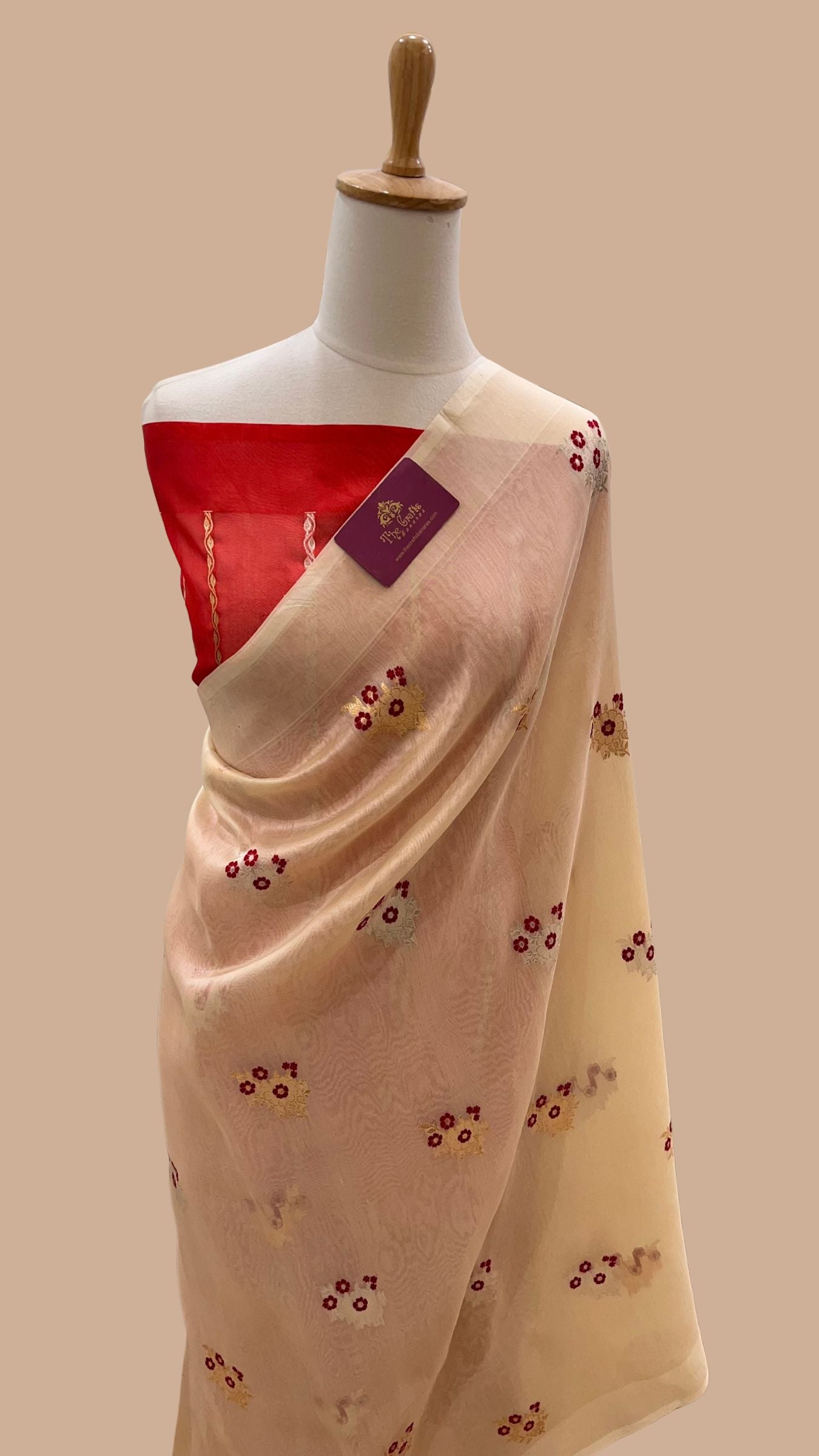 Pure Kora Silk Handloom Banarasi Saree - With Kadhua motifs